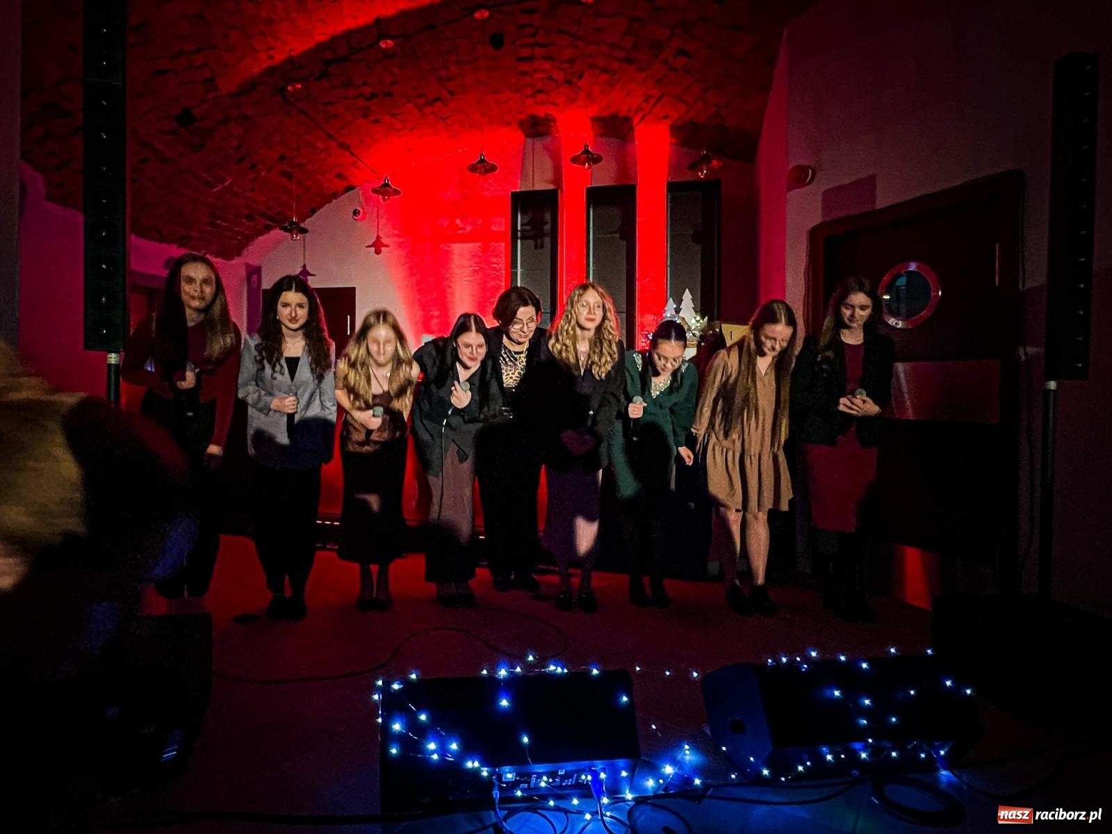 Zdjęcie w galerii na portalu naszraciborz.pl: Jesienne śpiewanie Mirażu w piwnicy zamkowej Słodowni [FOTO i WIDEO] wiadomości z regionu