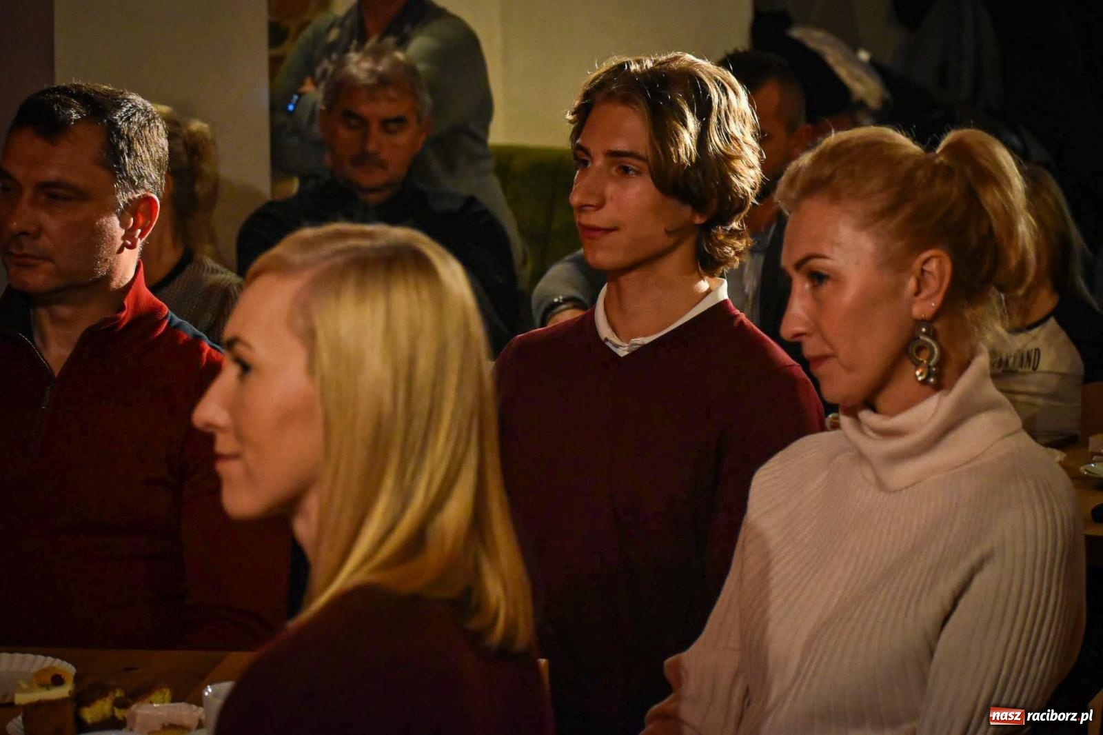 Zdjęcie w galerii na portalu naszraciborz.pl: Jesienne śpiewanie Mirażu w piwnicy zamkowej Słodowni [FOTO i WIDEO] wiadomości z regionu