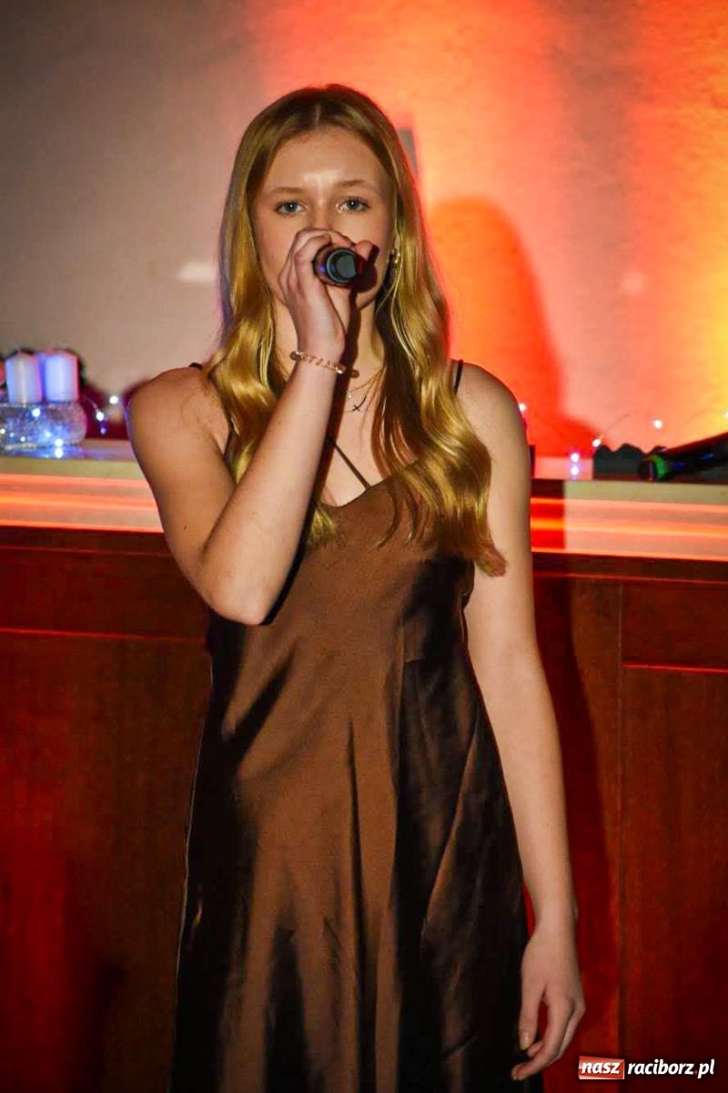 Zdjęcie w galerii na portalu naszraciborz.pl: Jesienne śpiewanie Mirażu w piwnicy zamkowej Słodowni [FOTO i WIDEO] wiadomości z regionu