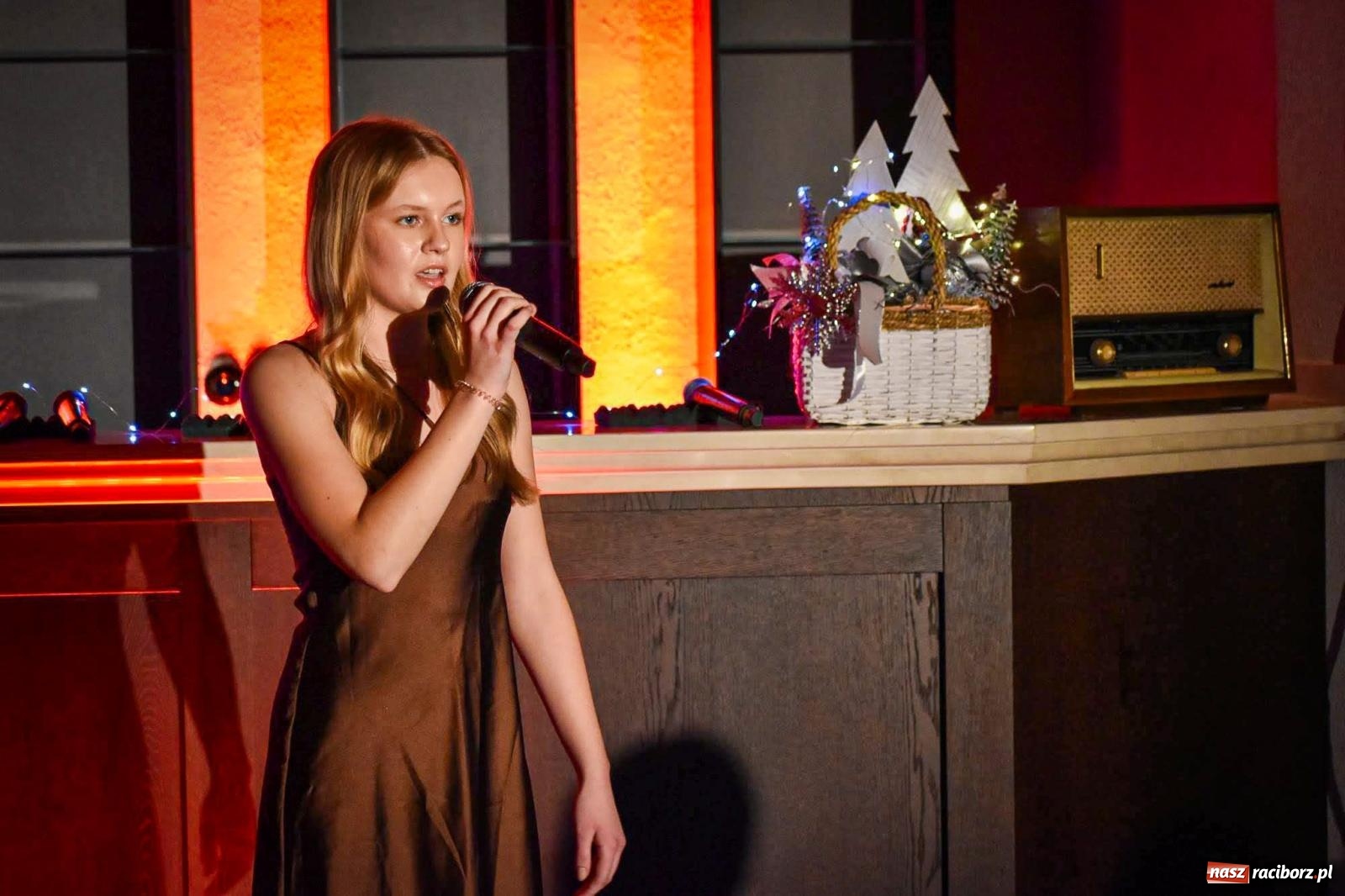 Zdjęcie w galerii na portalu naszraciborz.pl: Jesienne śpiewanie Mirażu w piwnicy zamkowej Słodowni [FOTO i WIDEO] wiadomości z regionu