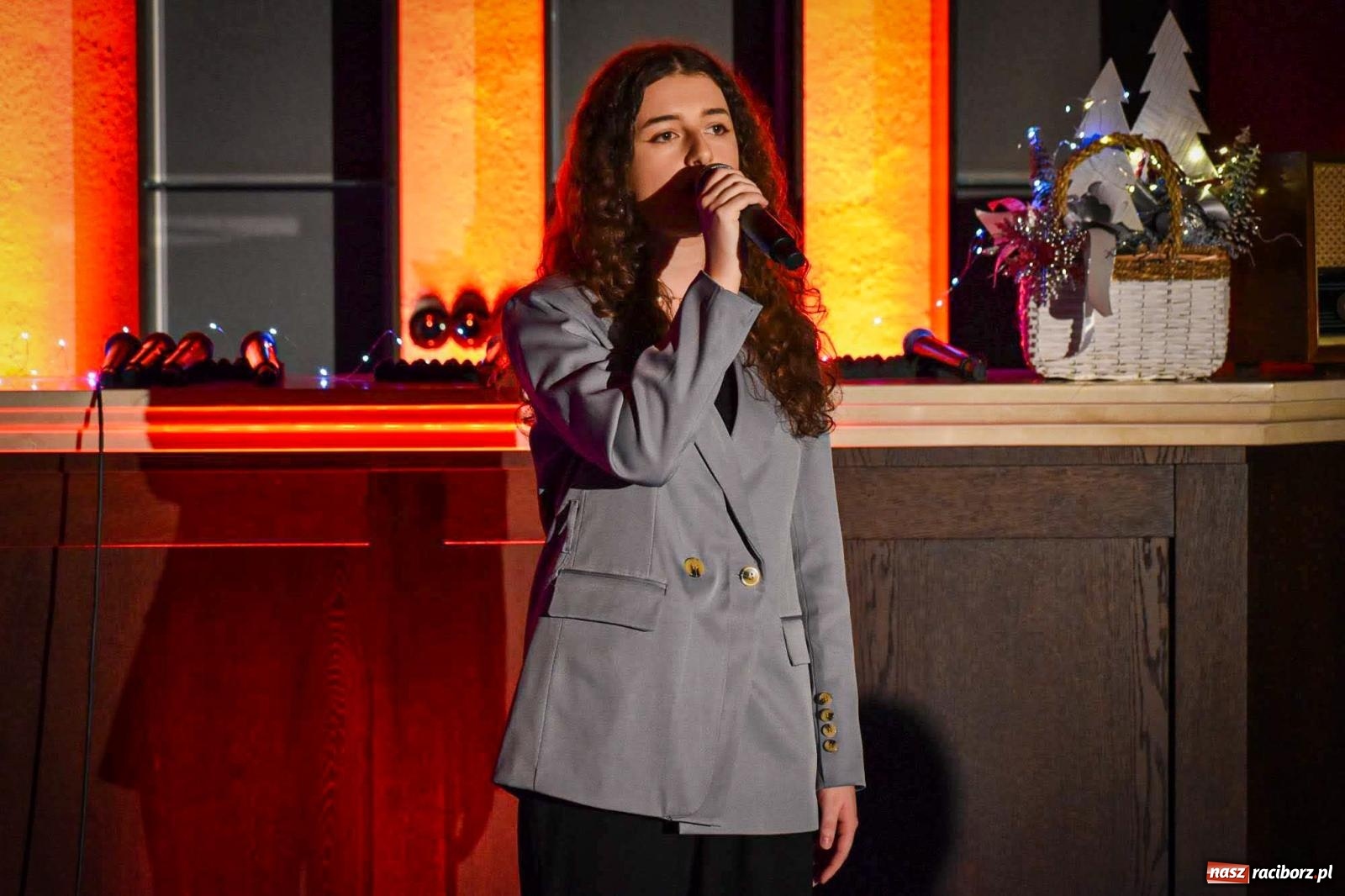 Zdjęcie w galerii na portalu naszraciborz.pl: Jesienne śpiewanie Mirażu w piwnicy zamkowej Słodowni [FOTO i WIDEO] wiadomości z regionu