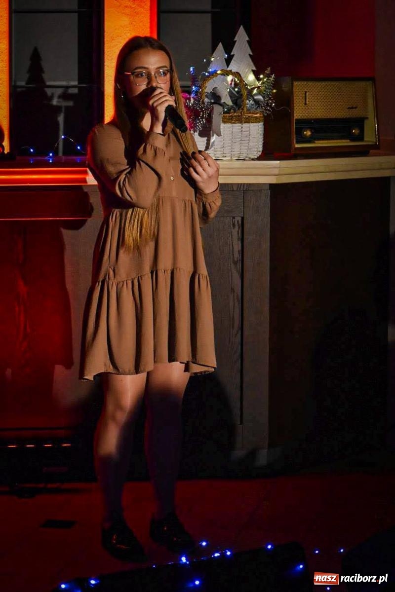 Zdjęcie w galerii na portalu naszraciborz.pl: Jesienne śpiewanie Mirażu w piwnicy zamkowej Słodowni [FOTO i WIDEO] wiadomości z regionu