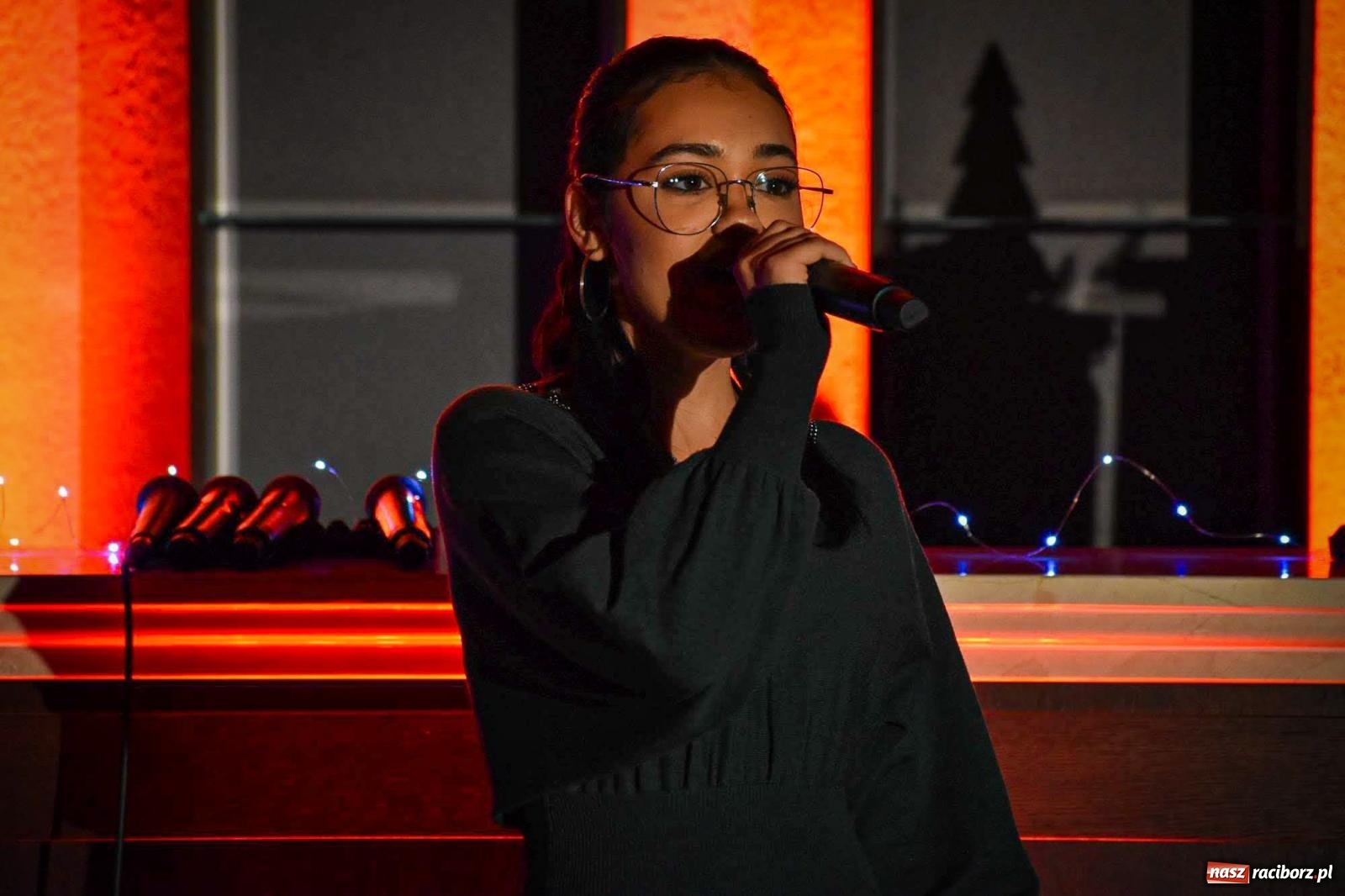 Zdjęcie w galerii na portalu naszraciborz.pl: Jesienne śpiewanie Mirażu w piwnicy zamkowej Słodowni [FOTO i WIDEO] wiadomości z regionu