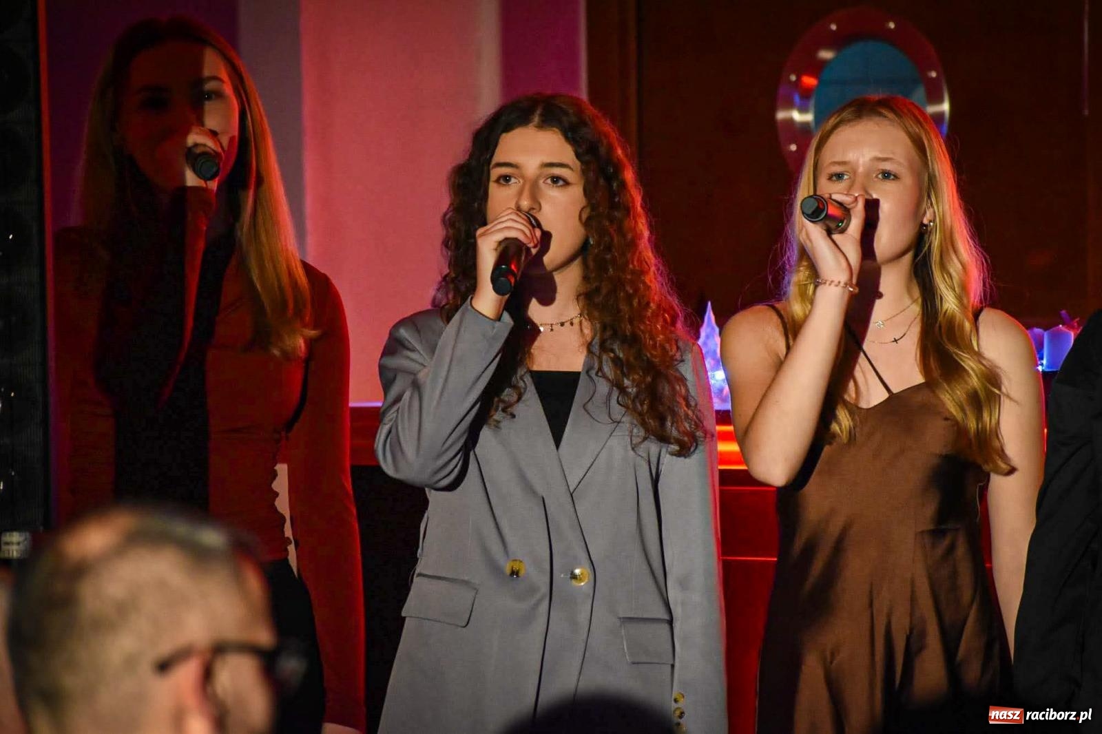 Zdjęcie w galerii na portalu naszraciborz.pl: Jesienne śpiewanie Mirażu w piwnicy zamkowej Słodowni [FOTO i WIDEO] wiadomości z regionu