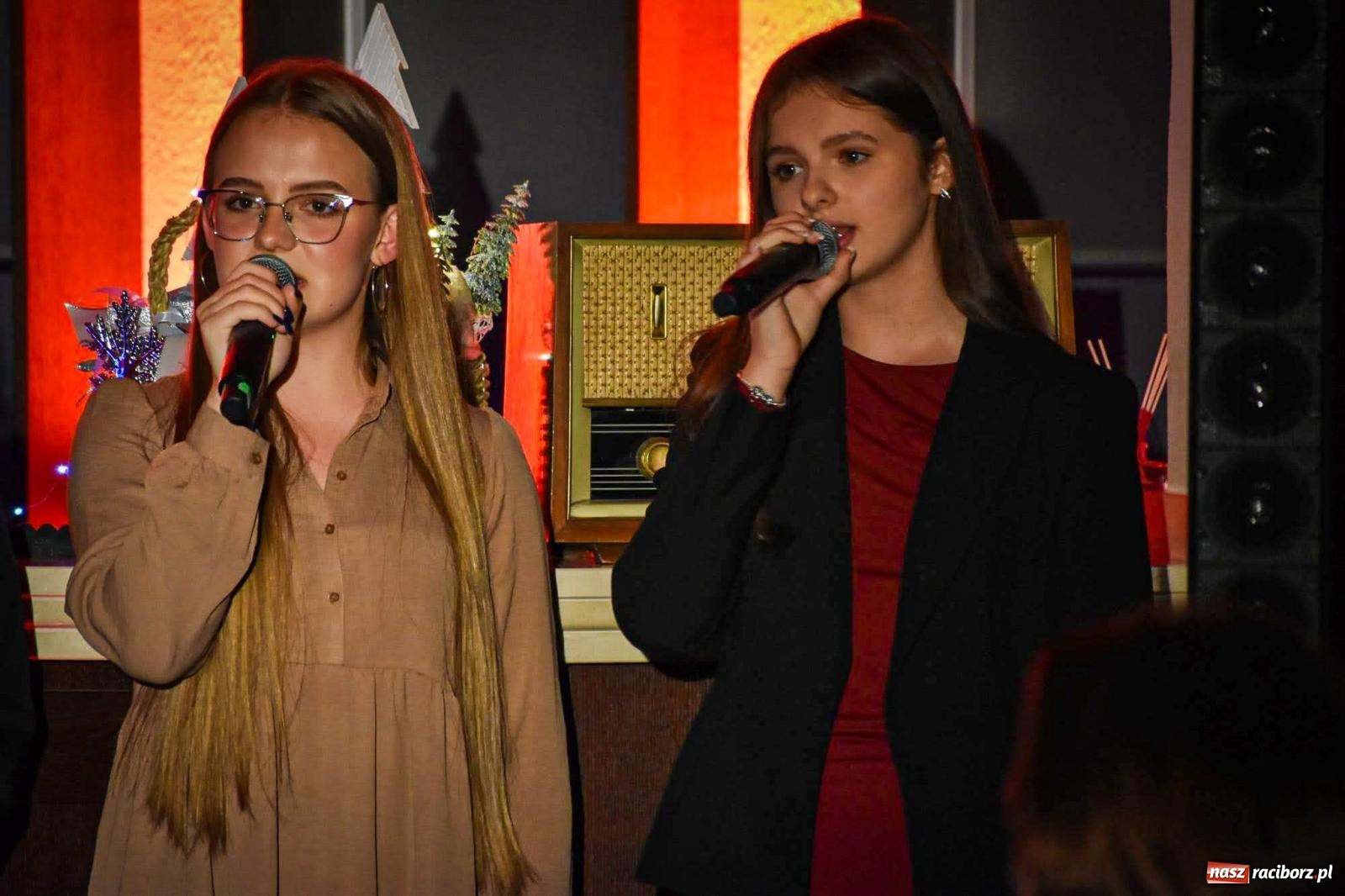 Zdjęcie w galerii na portalu naszraciborz.pl: Jesienne śpiewanie Mirażu w piwnicy zamkowej Słodowni [FOTO i WIDEO] wiadomości z regionu