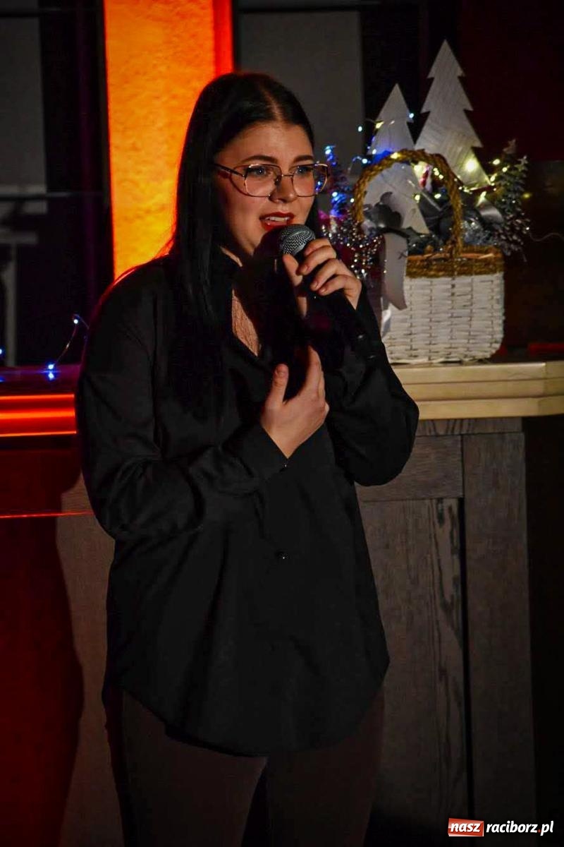 Zdjęcie w galerii na portalu naszraciborz.pl: Jesienne śpiewanie Mirażu w piwnicy zamkowej Słodowni [FOTO i WIDEO] wiadomości z regionu