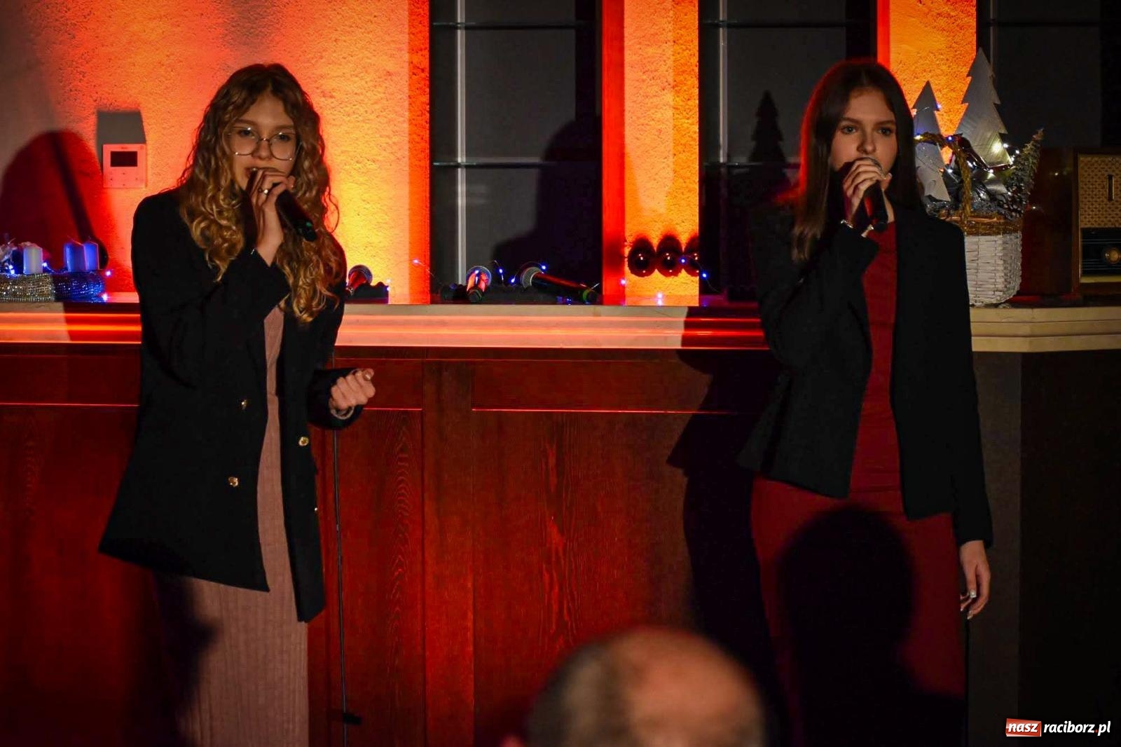 Zdjęcie w galerii na portalu naszraciborz.pl: Jesienne śpiewanie Mirażu w piwnicy zamkowej Słodowni [FOTO i WIDEO] wiadomości z regionu