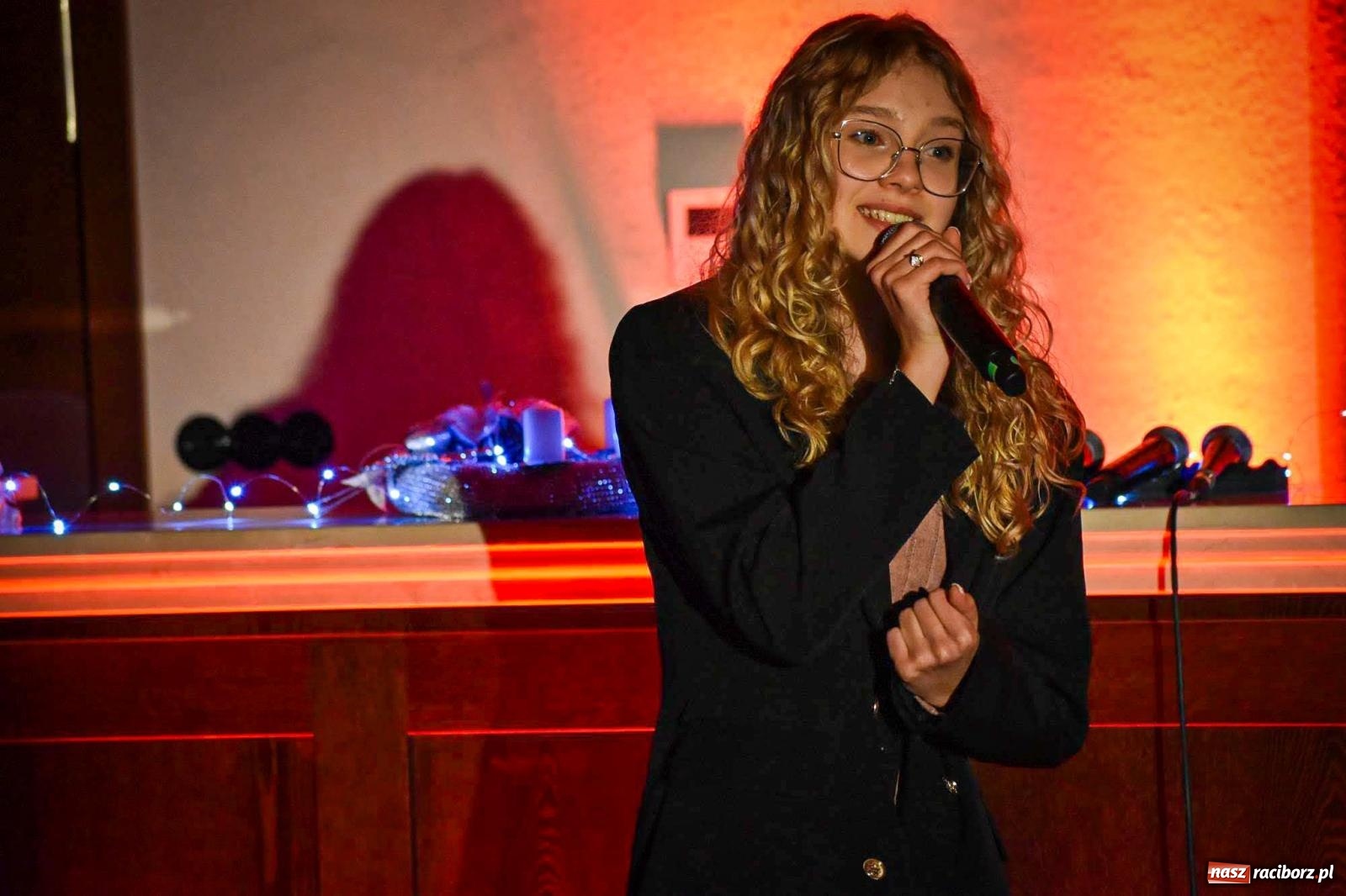 Zdjęcie w galerii na portalu naszraciborz.pl: Jesienne śpiewanie Mirażu w piwnicy zamkowej Słodowni [FOTO i WIDEO] wiadomości z regionu