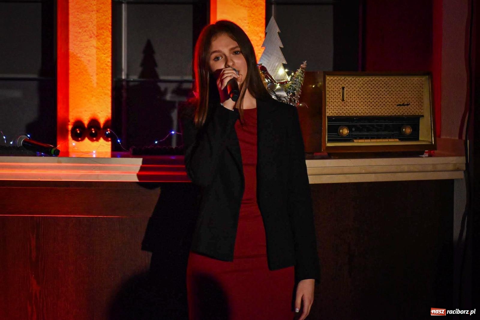 Zdjęcie w galerii na portalu naszraciborz.pl: Jesienne śpiewanie Mirażu w piwnicy zamkowej Słodowni [FOTO i WIDEO] wiadomości z regionu