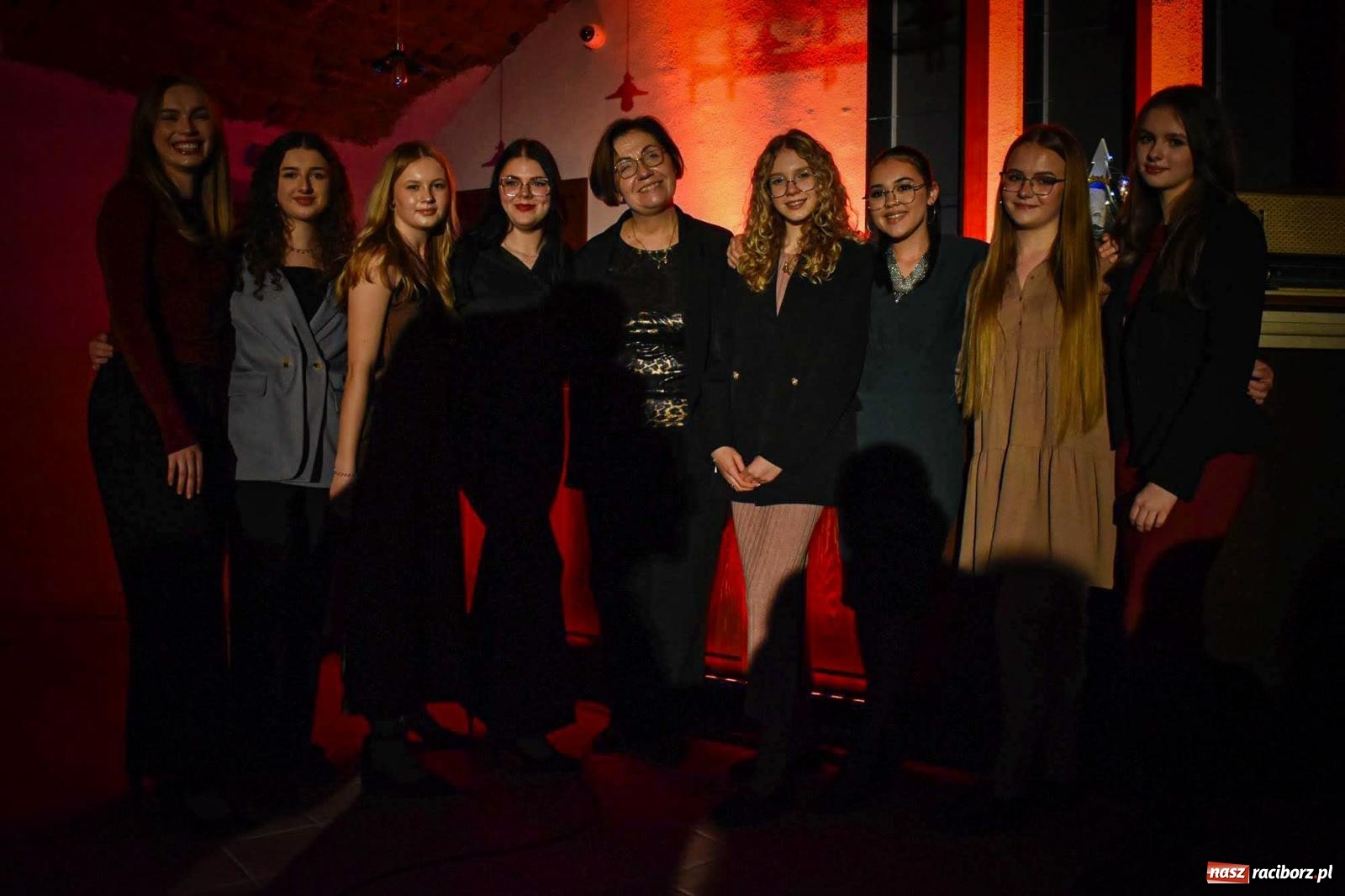 Zdjęcie w galerii na portalu naszraciborz.pl: Jesienne śpiewanie Mirażu w piwnicy zamkowej Słodowni [FOTO i WIDEO] wiadomości z regionu