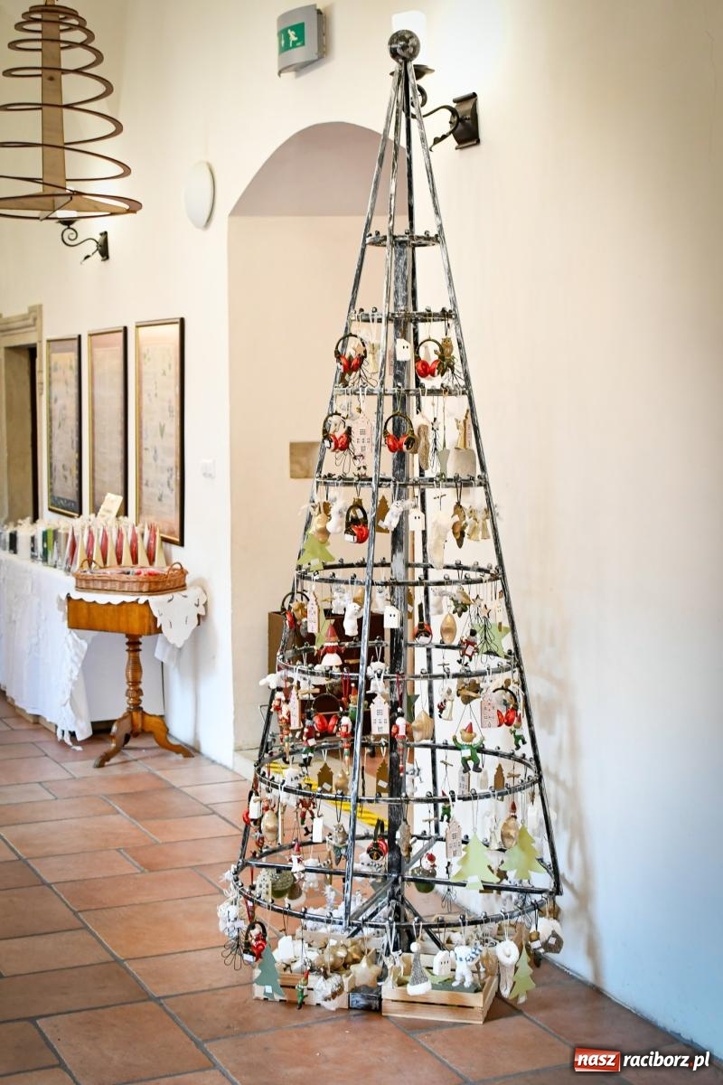 Zdjęcie w galerii na portalu naszraciborz.pl: Ruszył Adwentowy Jarmark w Starym Opactwie w Rudach – zaproszenie na magiczny czas świąt wiadomości z regionu