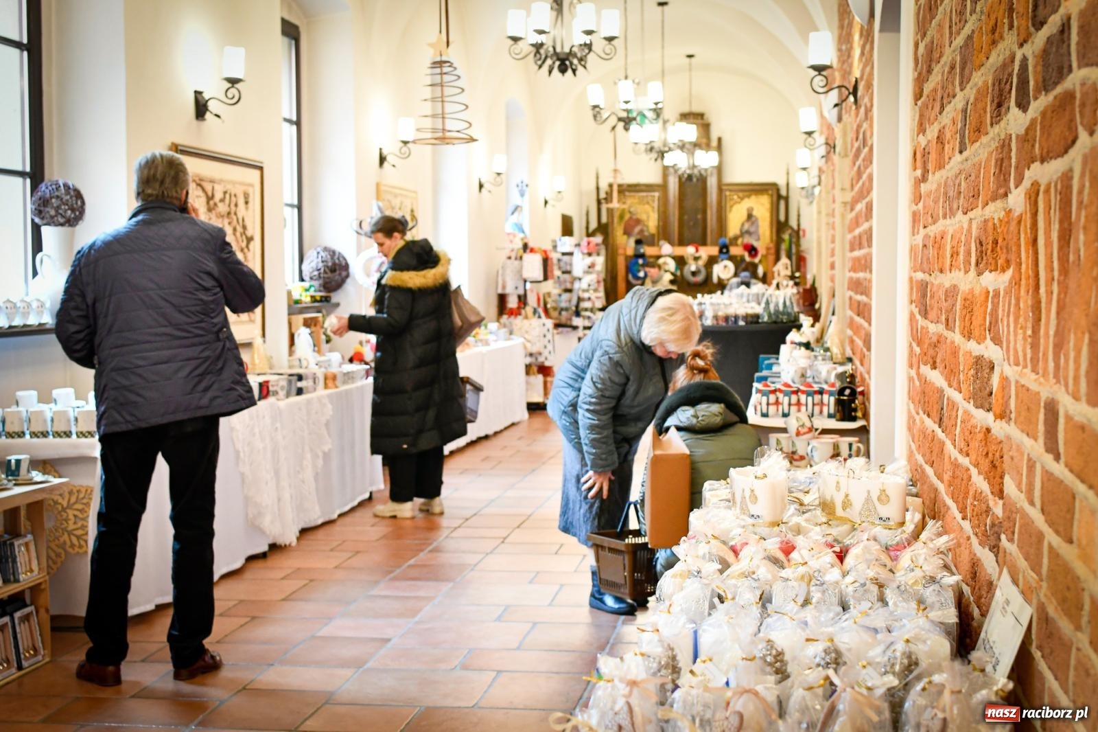 Zdjęcie w galerii na portalu naszraciborz.pl: Ruszył Adwentowy Jarmark w Starym Opactwie w Rudach – zaproszenie na magiczny czas świąt wiadomości z regionu