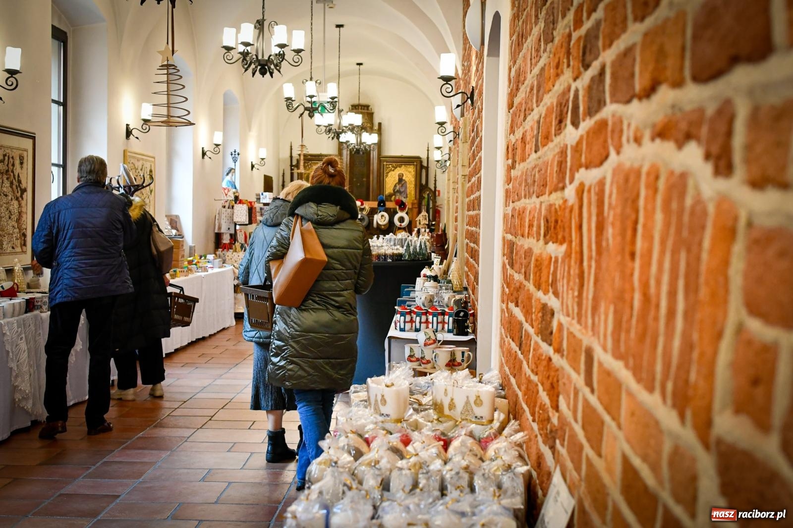 Zdjęcie w galerii na portalu naszraciborz.pl: Ruszył Adwentowy Jarmark w Starym Opactwie w Rudach – zaproszenie na magiczny czas świąt wiadomości z regionu