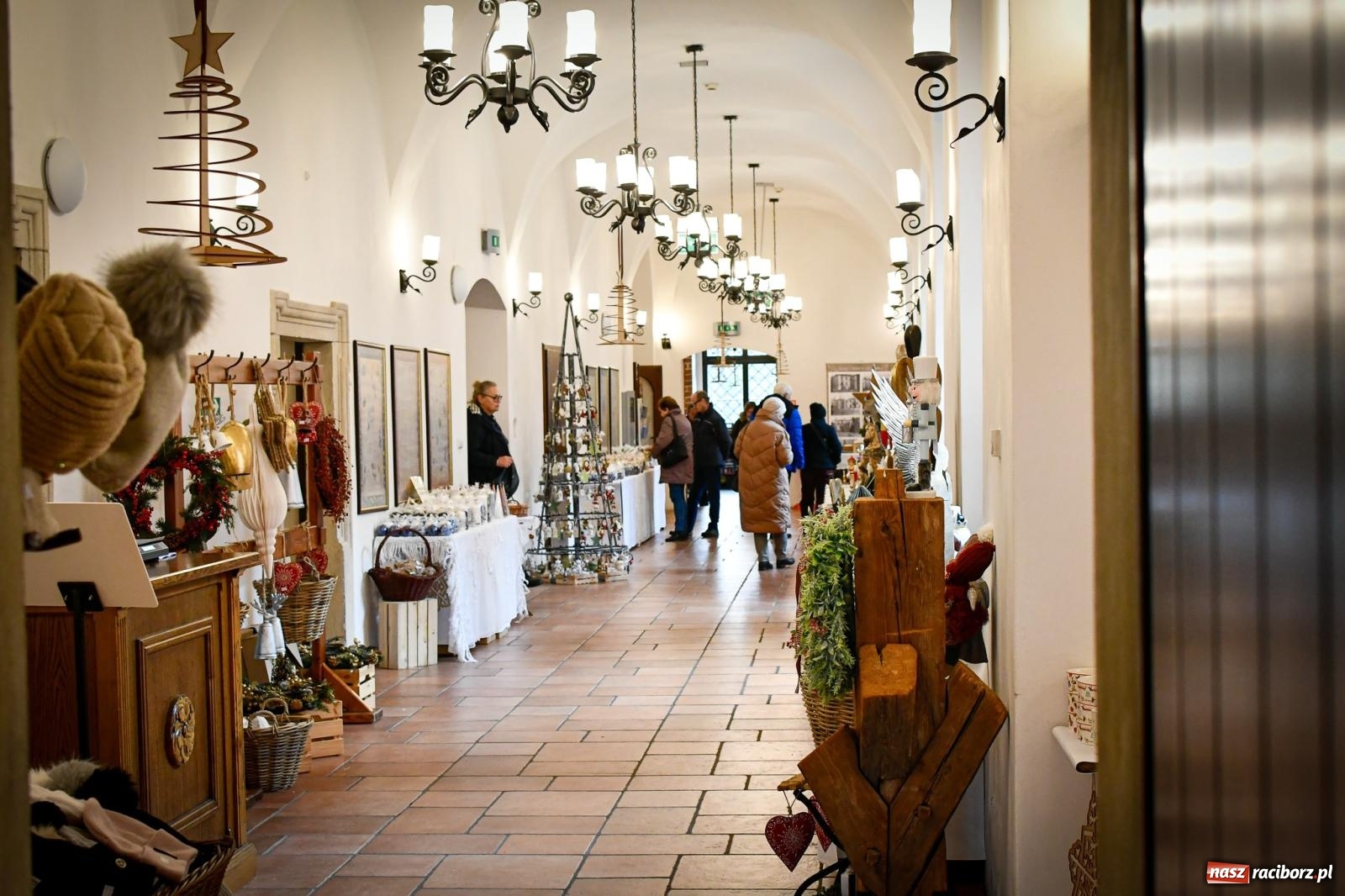 Zdjęcie w galerii na portalu naszraciborz.pl: Ruszył Adwentowy Jarmark w Starym Opactwie w Rudach – zaproszenie na magiczny czas świąt wiadomości z regionu