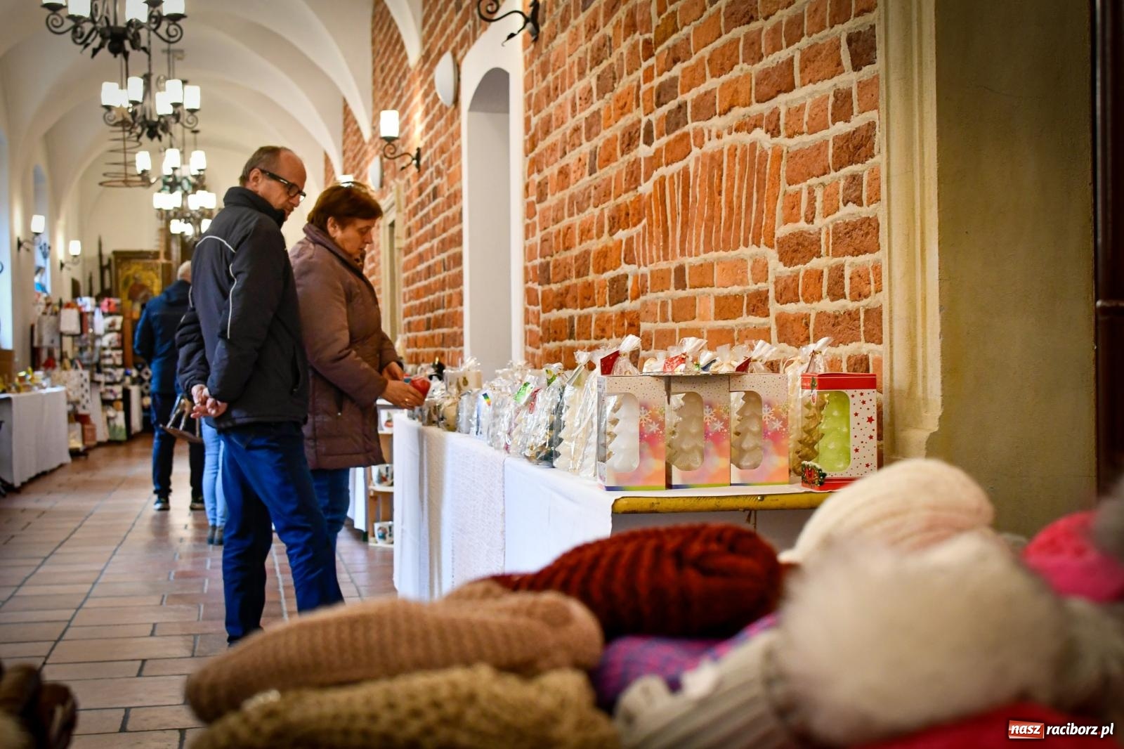 Zdjęcie w galerii na portalu naszraciborz.pl: Ruszył Adwentowy Jarmark w Starym Opactwie w Rudach – zaproszenie na magiczny czas świąt wiadomości z regionu