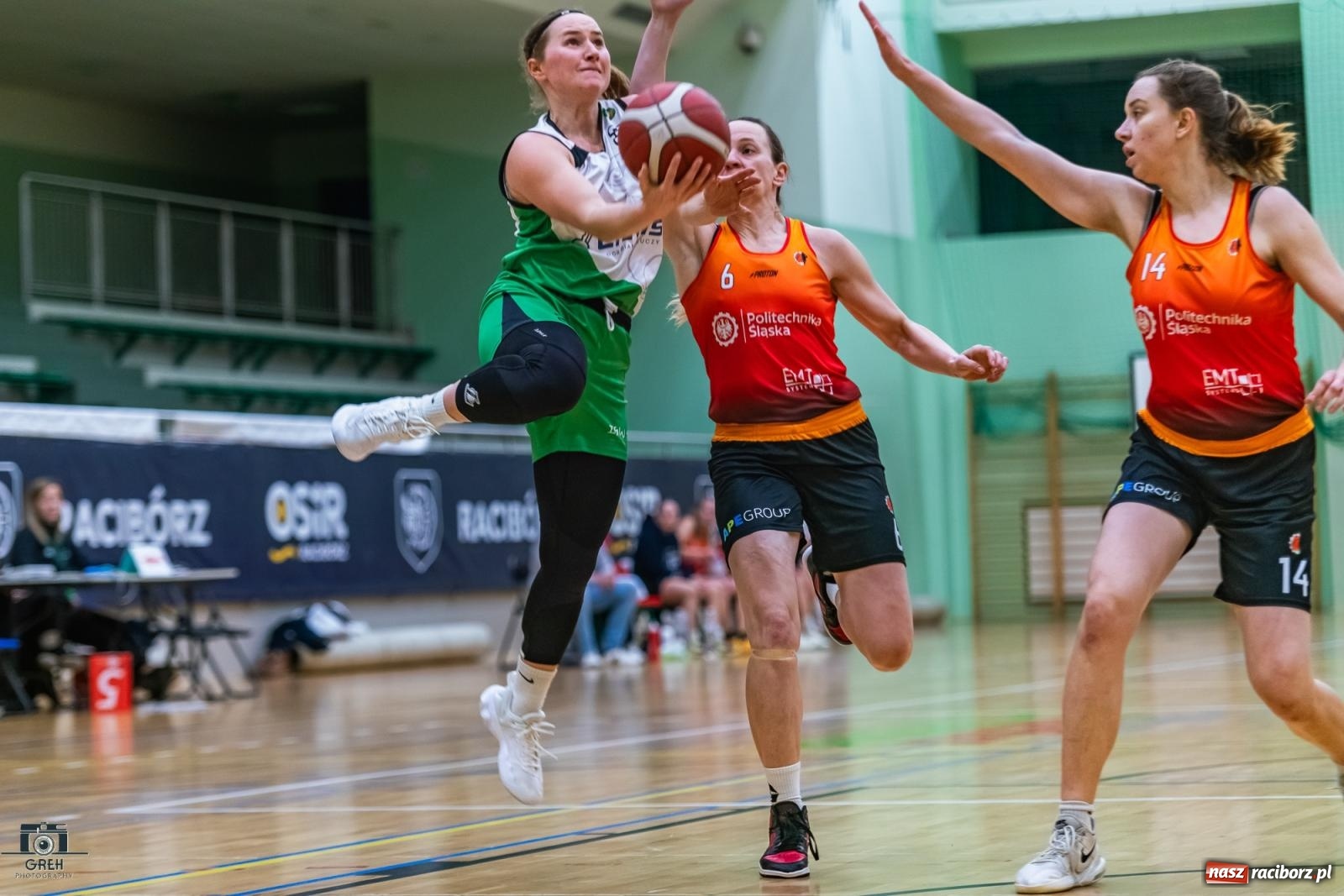 Zdjęcie w galerii na portalu naszraciborz.pl: Na zawale, albo wcale. Kolejna wygrana RKK AZS Racibórz [FOTO i WIDEO] wiadomości z regionu
