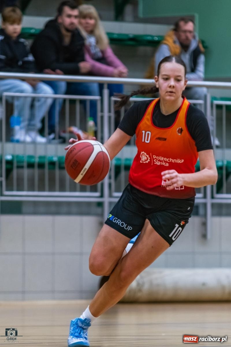 Zdjęcie w galerii na portalu naszraciborz.pl: Na zawale, albo wcale. Kolejna wygrana RKK AZS Racibórz [FOTO i WIDEO] wiadomości z regionu