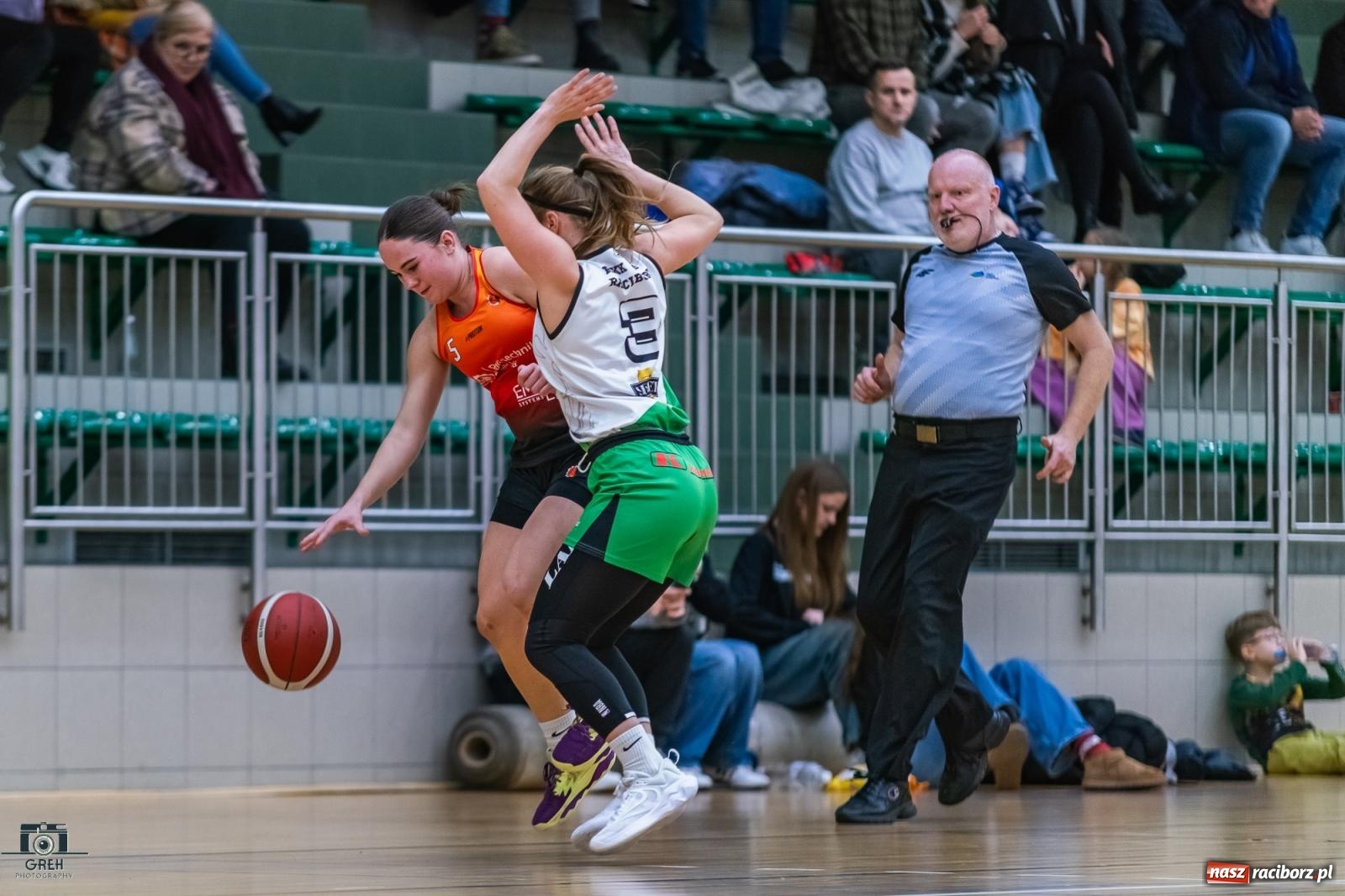 Zdjęcie w galerii na portalu naszraciborz.pl: Na zawale, albo wcale. Kolejna wygrana RKK AZS Racibórz [FOTO i WIDEO] wiadomości z regionu