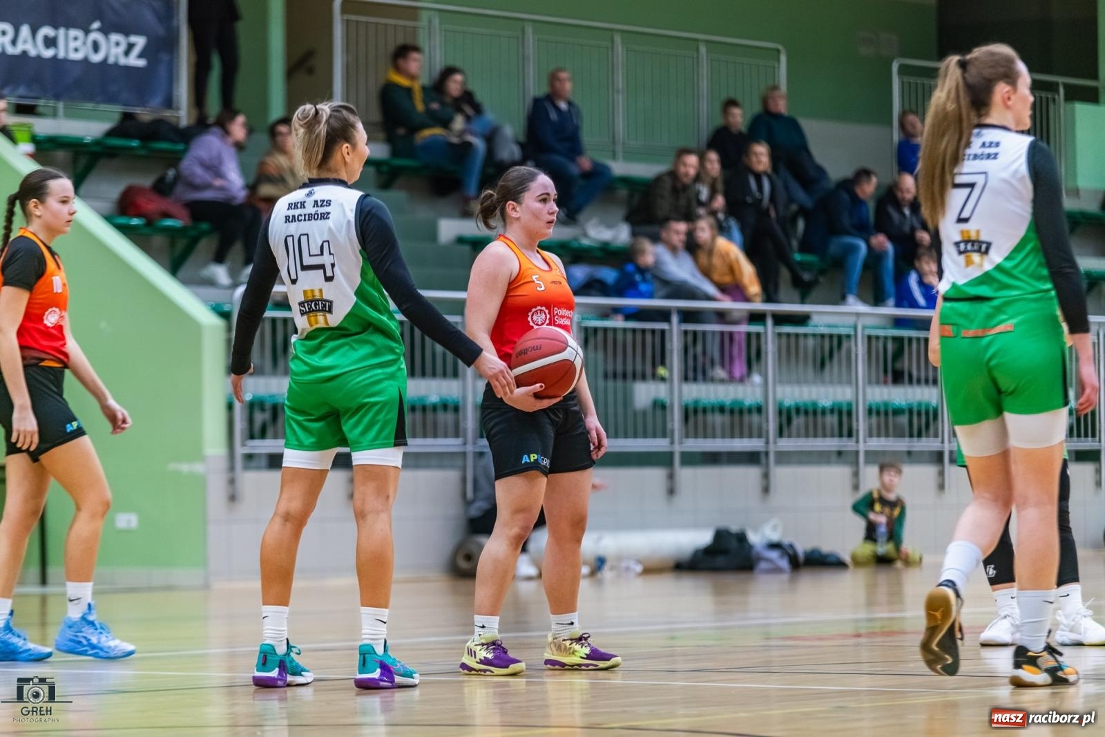 Zdjęcie w galerii na portalu naszraciborz.pl: Na zawale, albo wcale. Kolejna wygrana RKK AZS Racibórz [FOTO i WIDEO] wiadomości z regionu