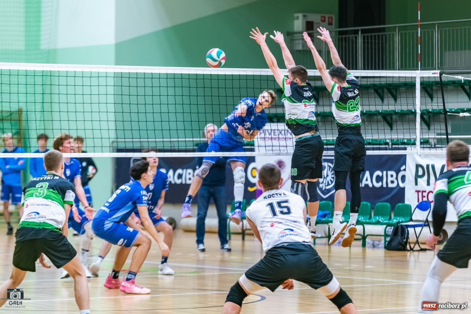 Zdjęcie w galerii na portalu naszraciborz.pl: Wyrównany bój w hali przy Łąkowej. KS Racibórz nadal na szczycie [FOTO i WIDEO] wiadomości z regionu