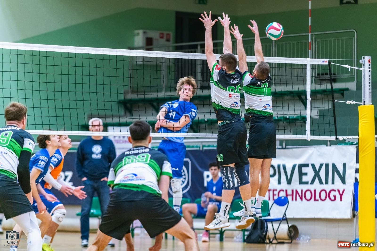 Zdjęcie w galerii na portalu naszraciborz.pl: Wyrównany bój w hali przy Łąkowej. KS Racibórz nadal na szczycie [FOTO i WIDEO] wiadomości z regionu