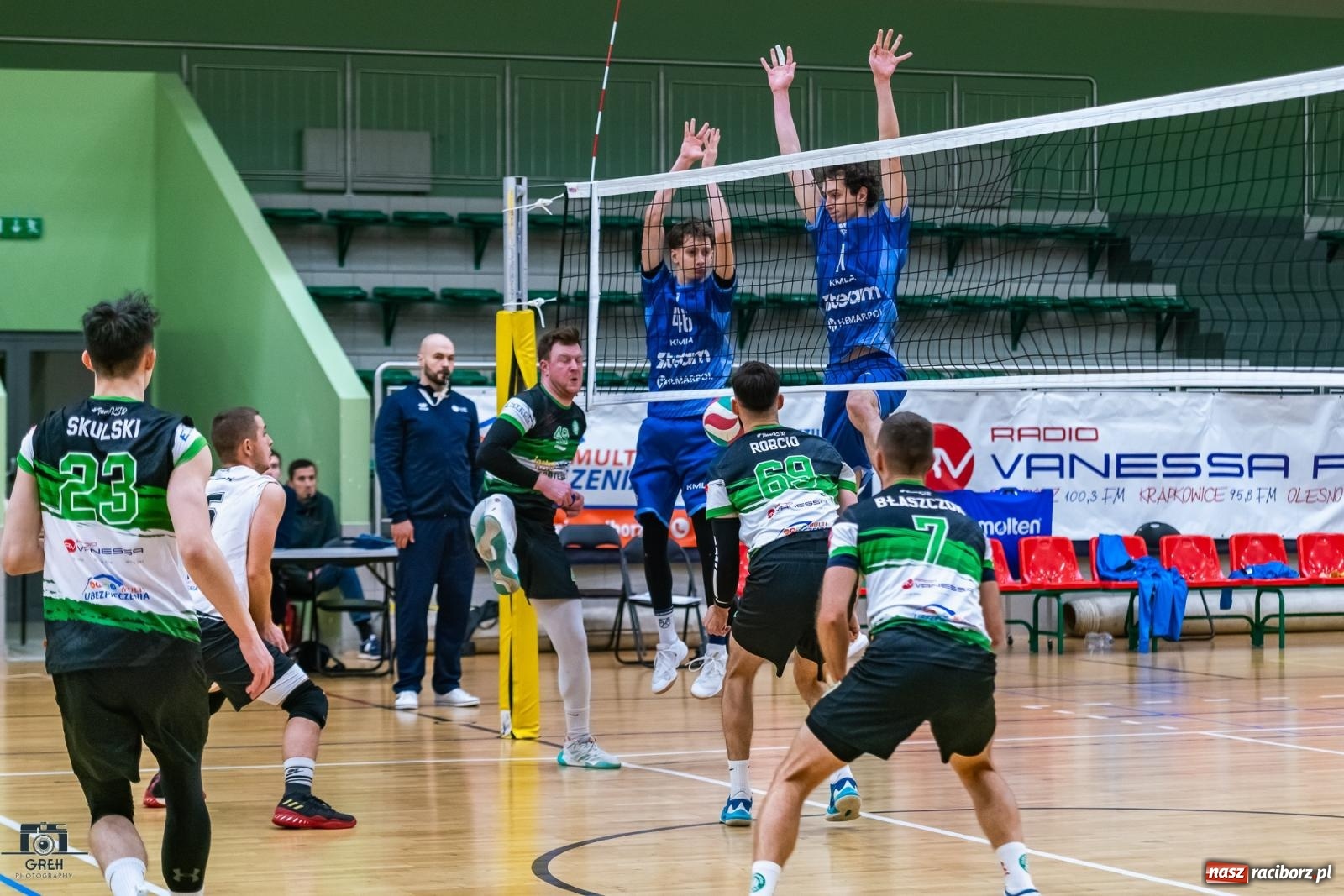 Zdjęcie w galerii na portalu naszraciborz.pl: Wyrównany bój w hali przy Łąkowej. KS Racibórz nadal na szczycie [FOTO i WIDEO] wiadomości z regionu