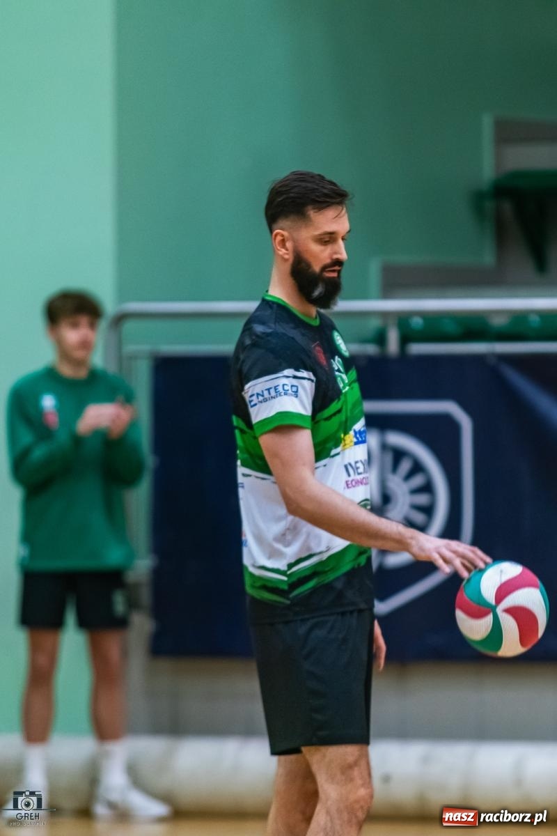Zdjęcie w galerii na portalu naszraciborz.pl: Wyrównany bój w hali przy Łąkowej. KS Racibórz nadal na szczycie [FOTO i WIDEO] wiadomości z regionu
