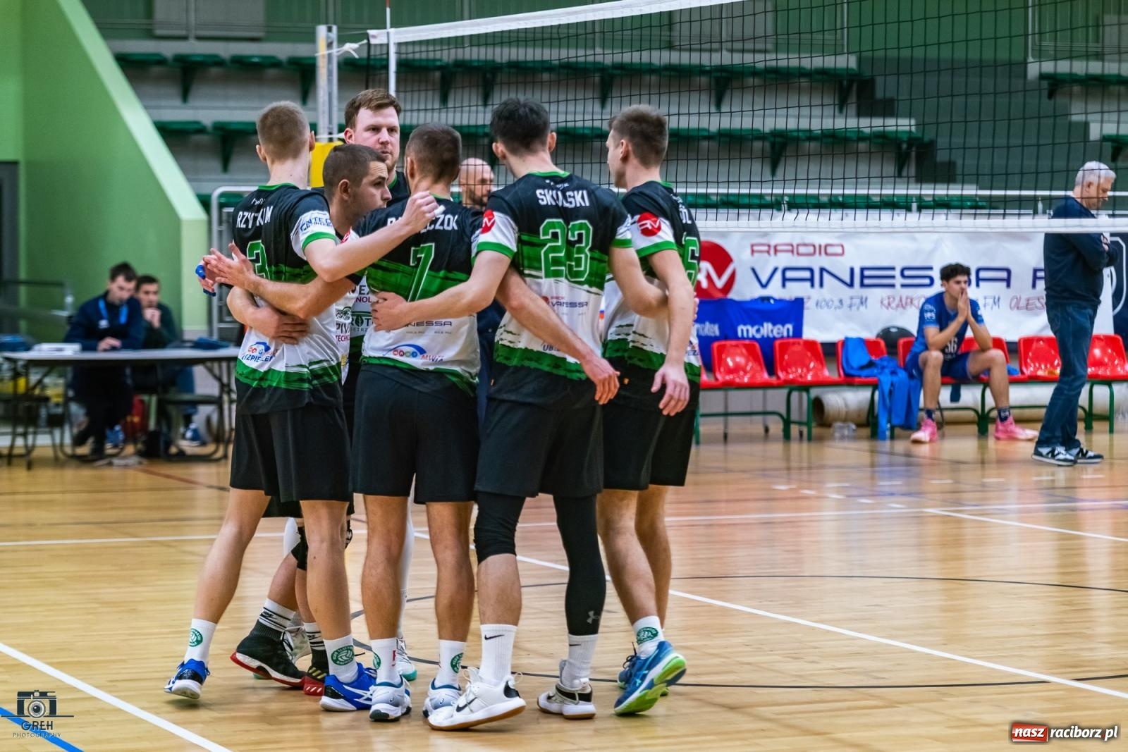 Zdjęcie w galerii na portalu naszraciborz.pl: Wyrównany bój w hali przy Łąkowej. KS Racibórz nadal na szczycie [FOTO i WIDEO] wiadomości z regionu