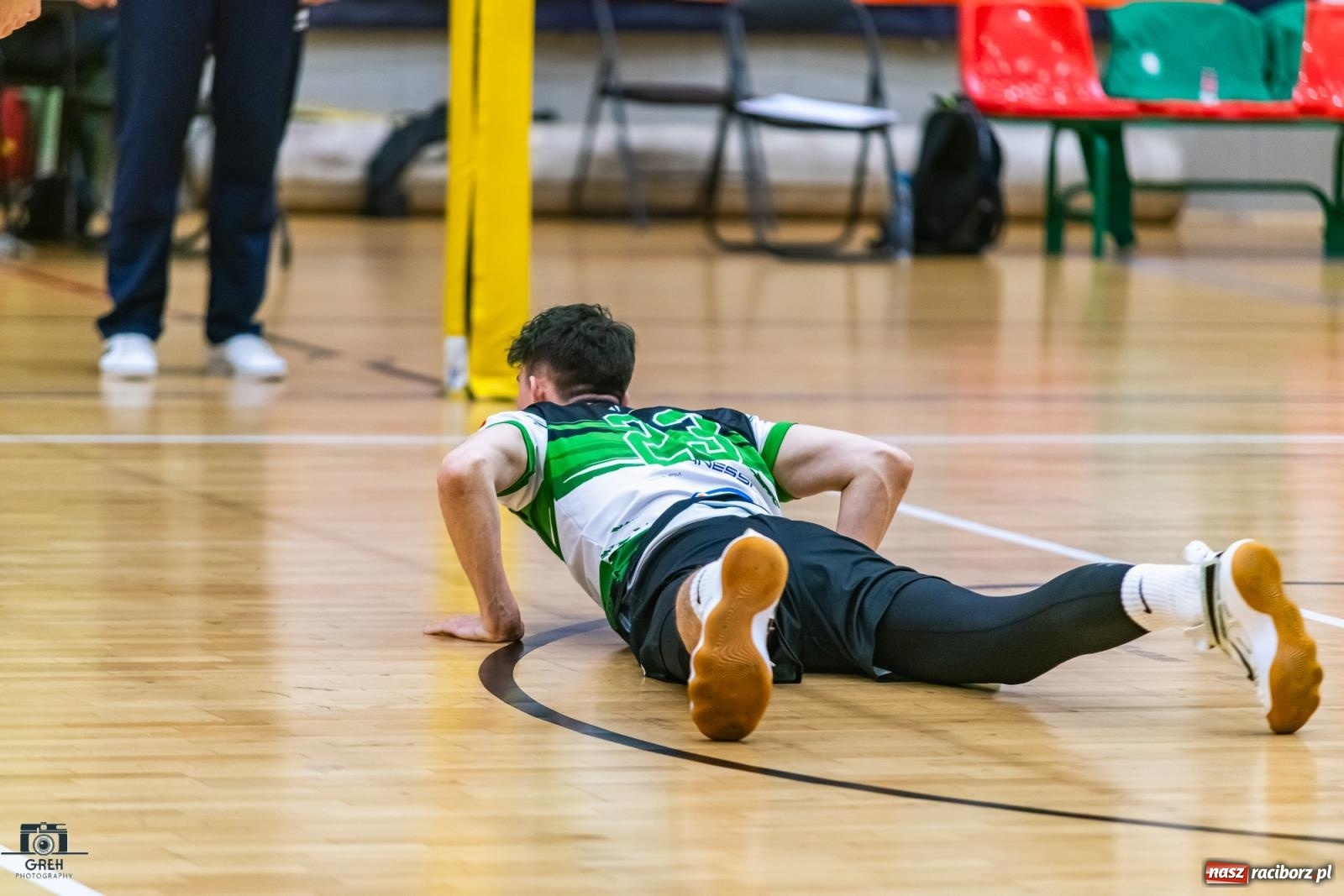Zdjęcie w galerii na portalu naszraciborz.pl: Wyrównany bój w hali przy Łąkowej. KS Racibórz nadal na szczycie [FOTO i WIDEO] wiadomości z regionu