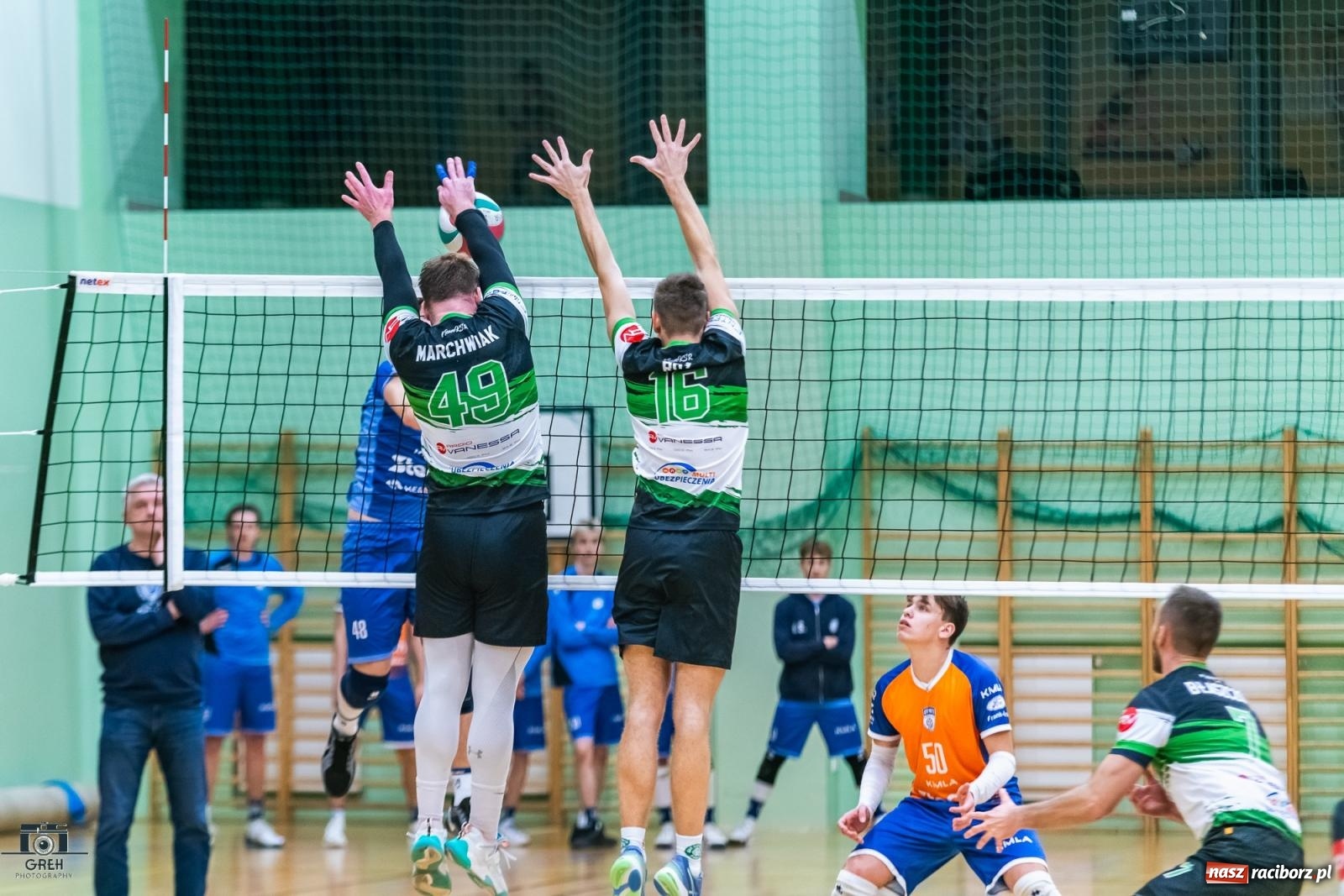 Zdjęcie w galerii na portalu naszraciborz.pl: Wyrównany bój w hali przy Łąkowej. KS Racibórz nadal na szczycie [FOTO i WIDEO] wiadomości z regionu