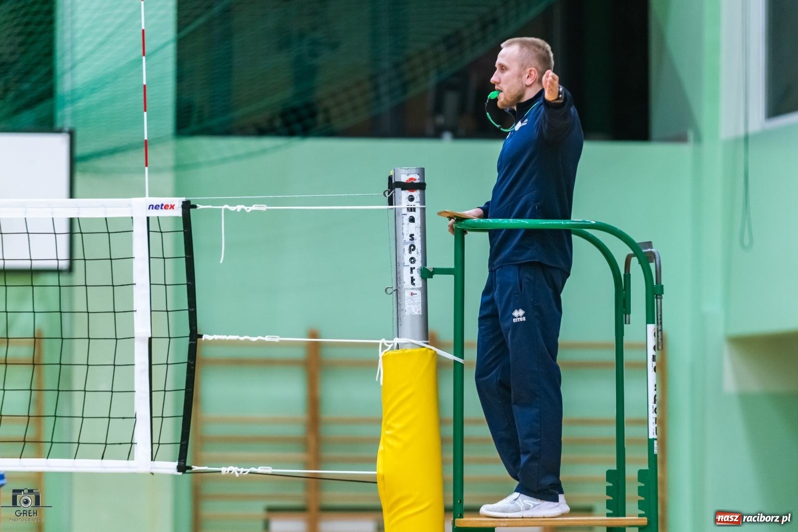 Zdjęcie w galerii na portalu naszraciborz.pl: Wyrównany bój w hali przy Łąkowej. KS Racibórz nadal na szczycie [FOTO i WIDEO] wiadomości z regionu