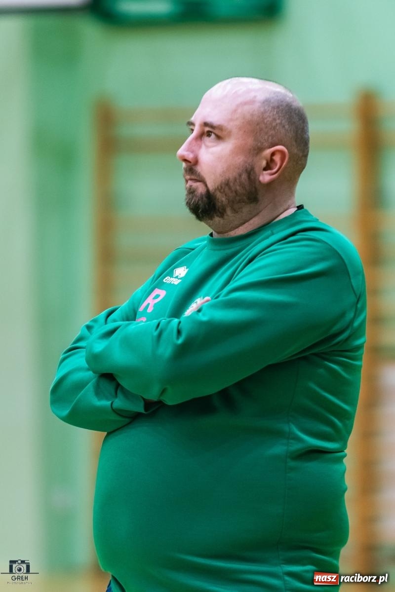 Zdjęcie w galerii na portalu naszraciborz.pl: Wyrównany bój w hali przy Łąkowej. KS Racibórz nadal na szczycie [FOTO i WIDEO] wiadomości z regionu