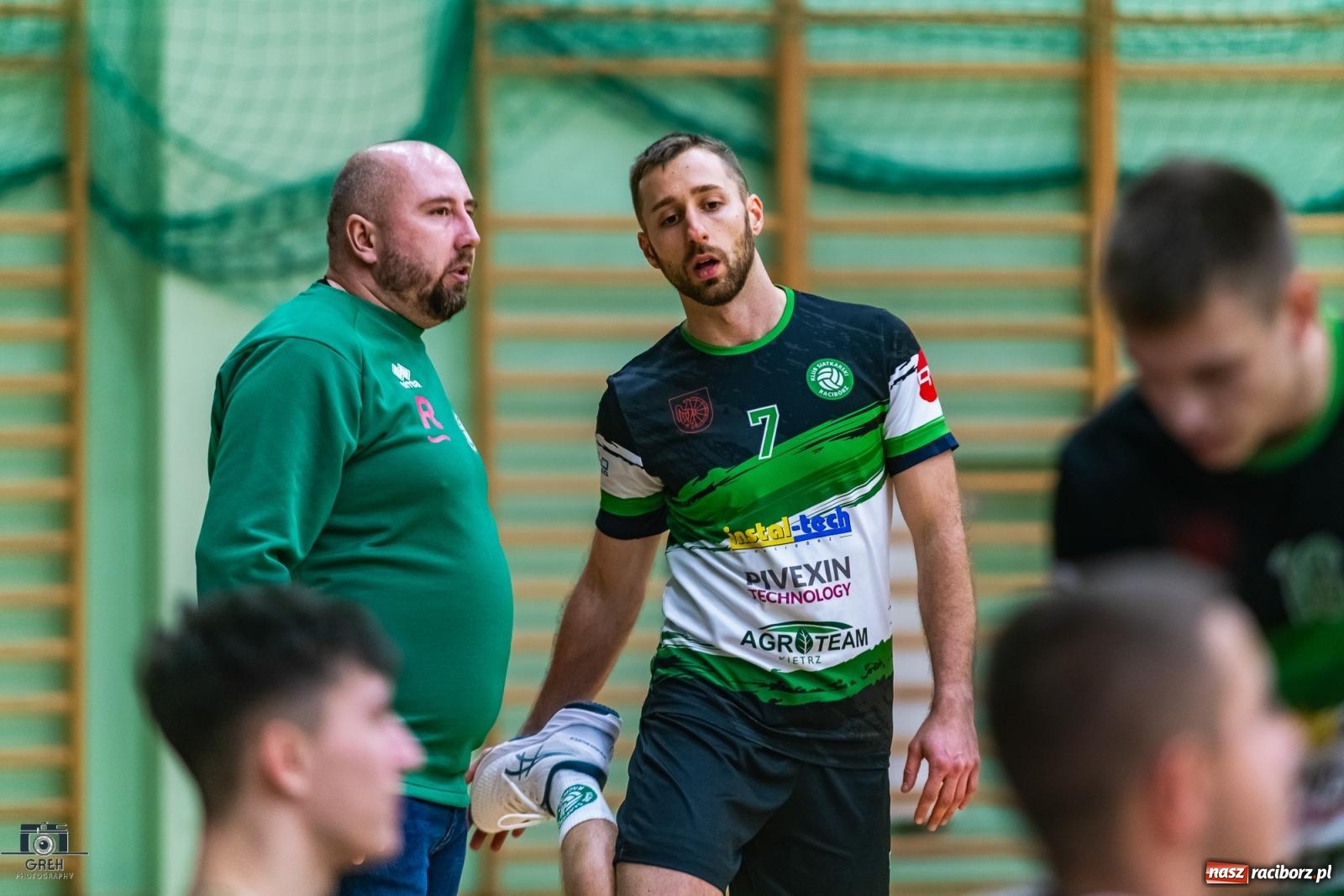 Zdjęcie w galerii na portalu naszraciborz.pl: Wyrównany bój w hali przy Łąkowej. KS Racibórz nadal na szczycie [FOTO i WIDEO] wiadomości z regionu