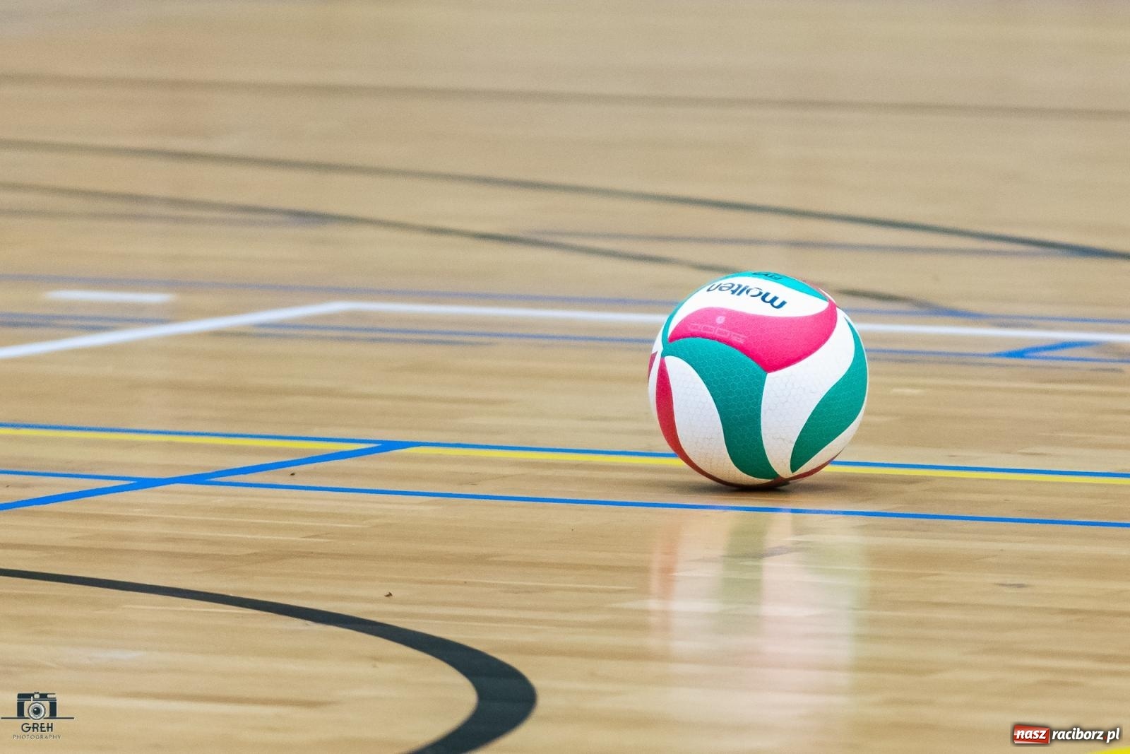 Zdjęcie w galerii na portalu naszraciborz.pl: Wyrównany bój w hali przy Łąkowej. KS Racibórz nadal na szczycie [FOTO i WIDEO] wiadomości z regionu