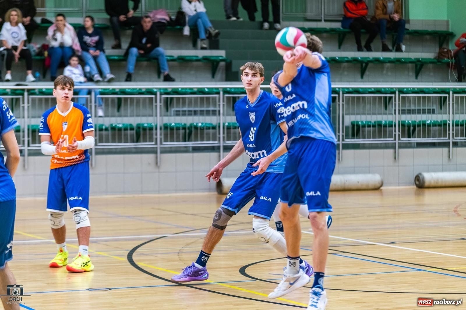 Zdjęcie w galerii na portalu naszraciborz.pl: Wyrównany bój w hali przy Łąkowej. KS Racibórz nadal na szczycie [FOTO i WIDEO] wiadomości z regionu