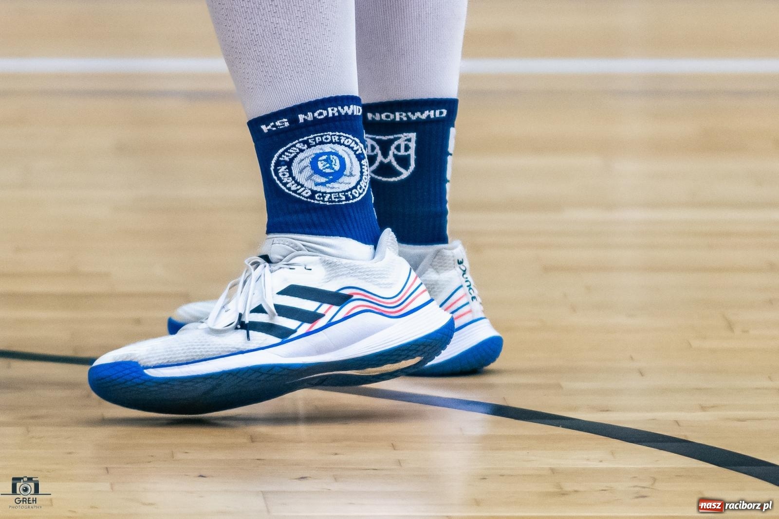 Zdjęcie w galerii na portalu naszraciborz.pl: Wyrównany bój w hali przy Łąkowej. KS Racibórz nadal na szczycie [FOTO i WIDEO] wiadomości z regionu