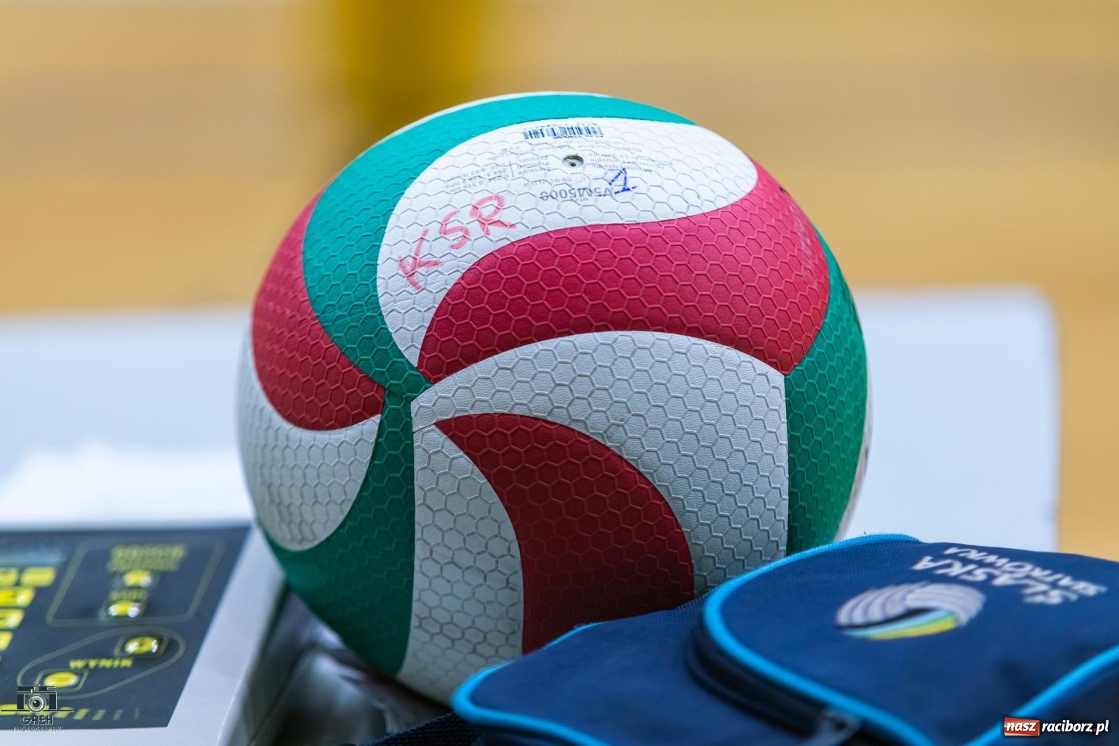 Zdjęcie w galerii na portalu naszraciborz.pl: Wyrównany bój w hali przy Łąkowej. KS Racibórz nadal na szczycie [FOTO i WIDEO] wiadomości z regionu