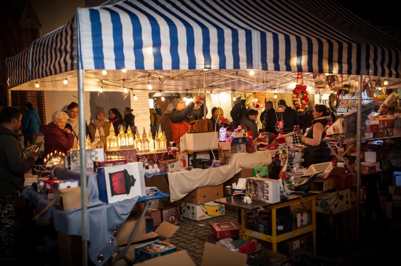 Zdjęcie w galerii na portalu naszraciborz.pl: Magia zamkowego jarmarku przyciągnęła tłumy [FOTO i WIDEO] wiadomości z regionu