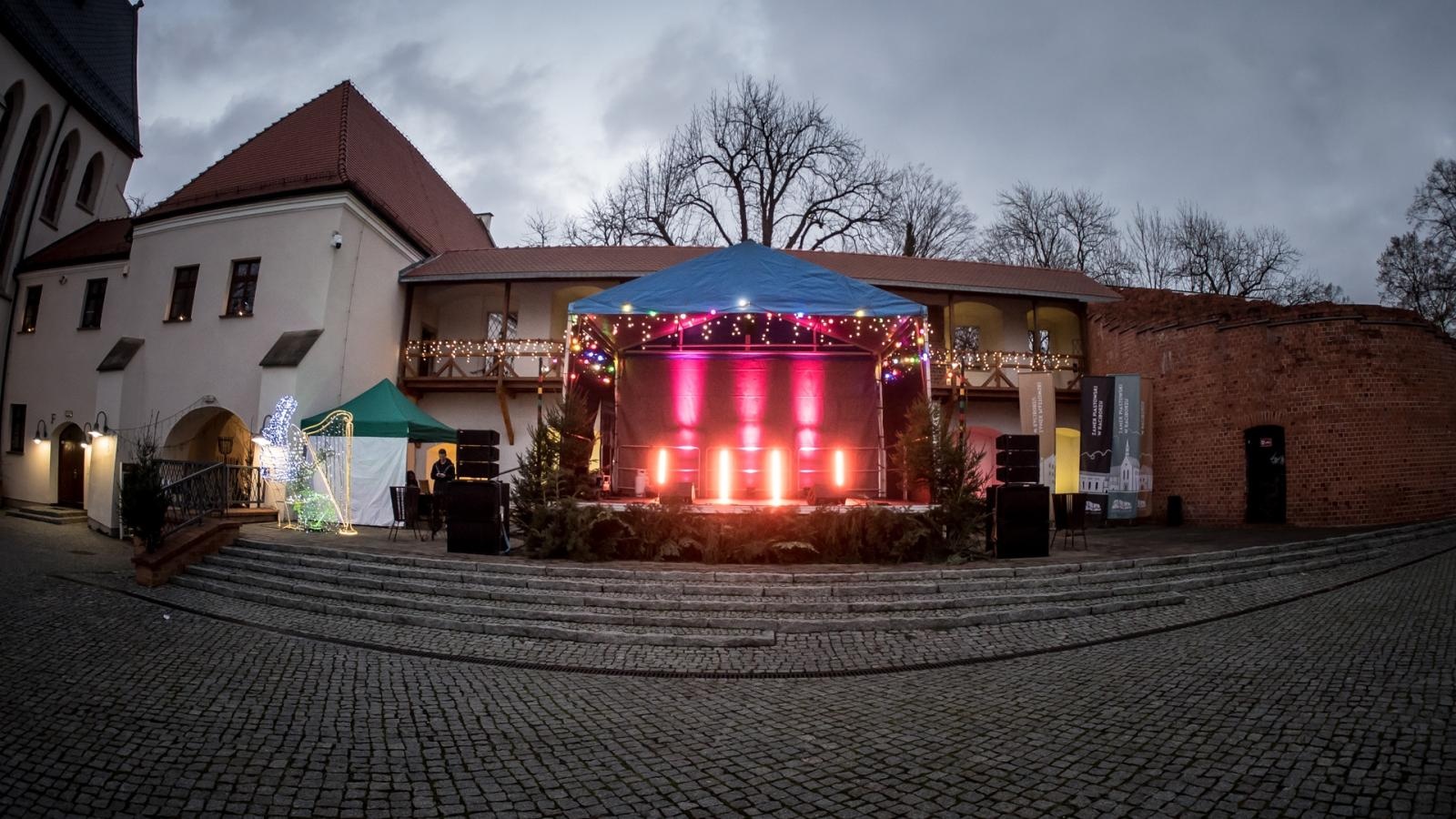 Zdjęcie w galerii na portalu naszraciborz.pl: Magia zamkowego jarmarku przyciągnęła tłumy [FOTO i WIDEO] wiadomości z regionu