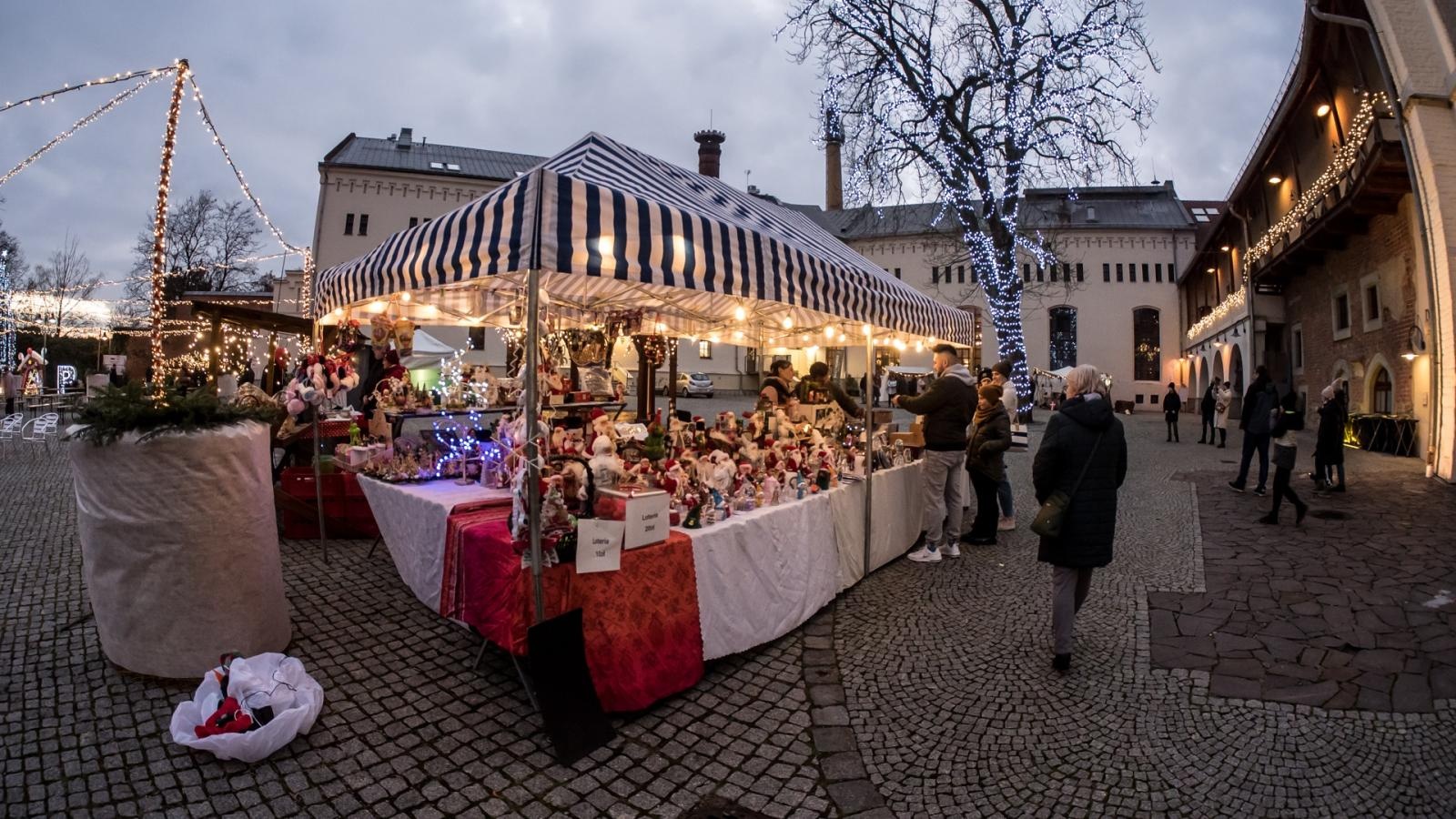 Zdjęcie w galerii na portalu naszraciborz.pl: Magia zamkowego jarmarku przyciągnęła tłumy [FOTO i WIDEO] wiadomości z regionu