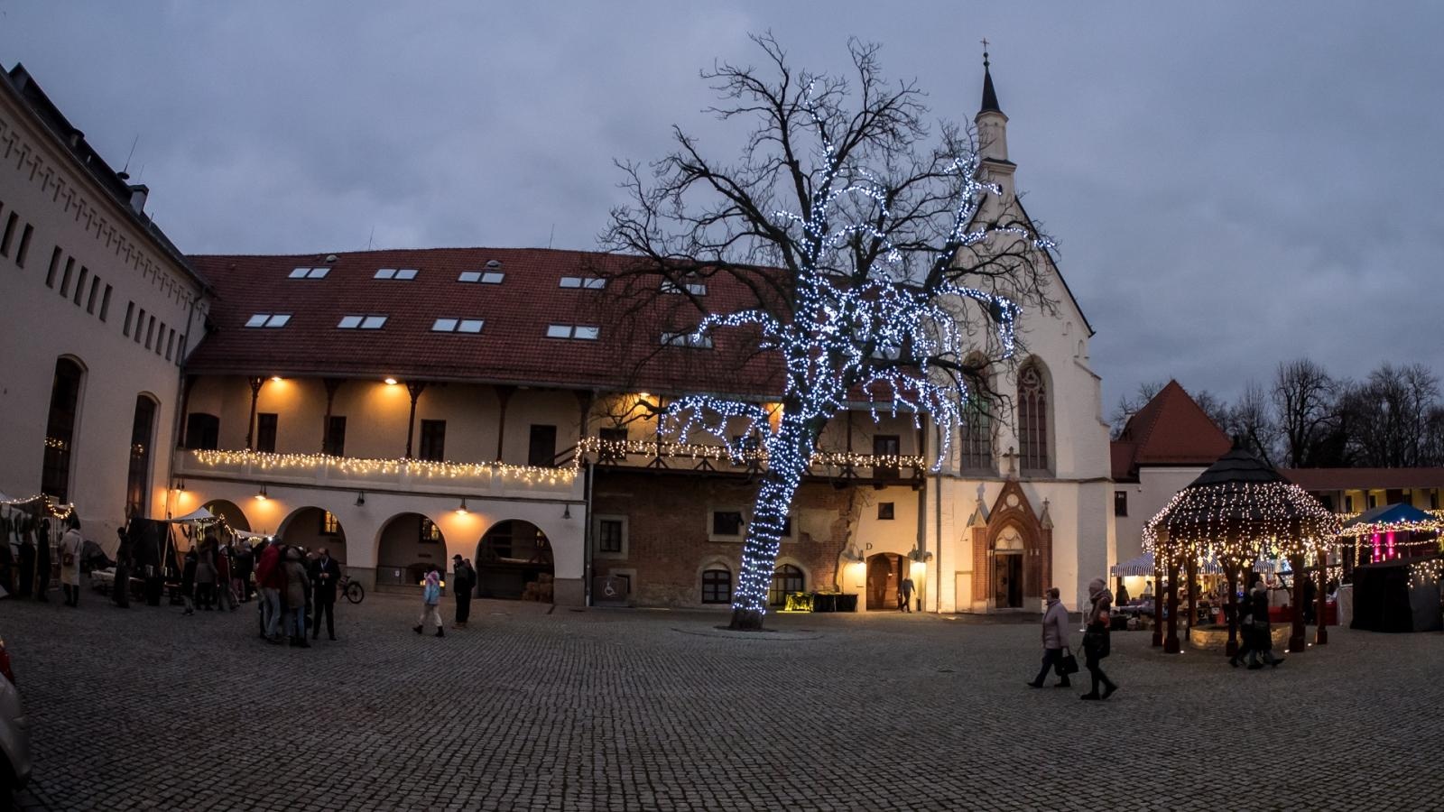 Zdjęcie w galerii na portalu naszraciborz.pl: Magia zamkowego jarmarku przyciągnęła tłumy [FOTO i WIDEO] wiadomości z regionu