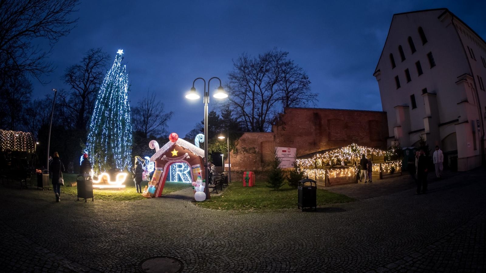 Zdjęcie w galerii na portalu naszraciborz.pl: Magia zamkowego jarmarku przyciągnęła tłumy [FOTO i WIDEO] wiadomości z regionu