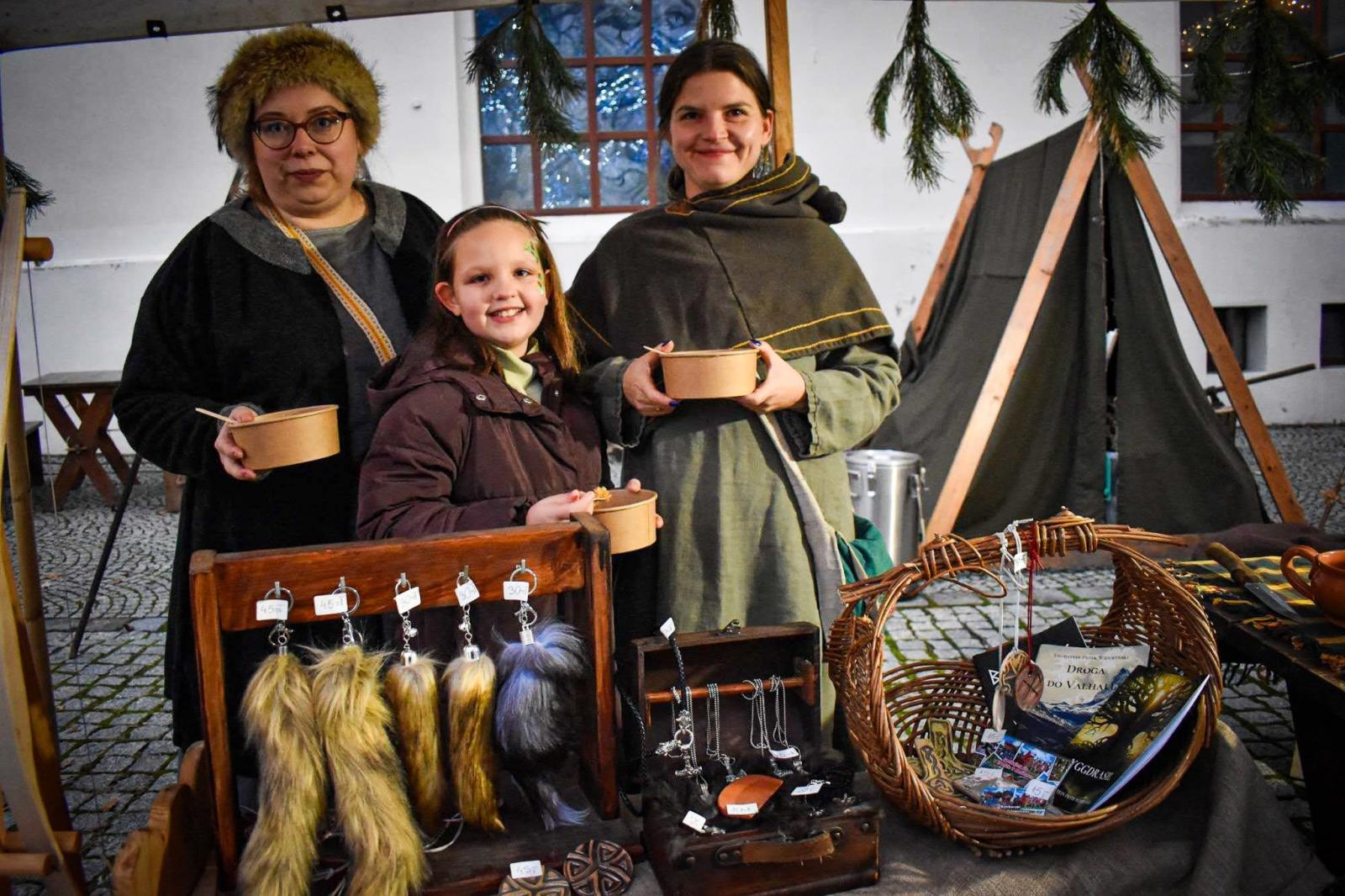 Zdjęcie w galerii na portalu naszraciborz.pl: Magia zamkowego jarmarku przyciągnęła tłumy [FOTO i WIDEO] wiadomości z regionu