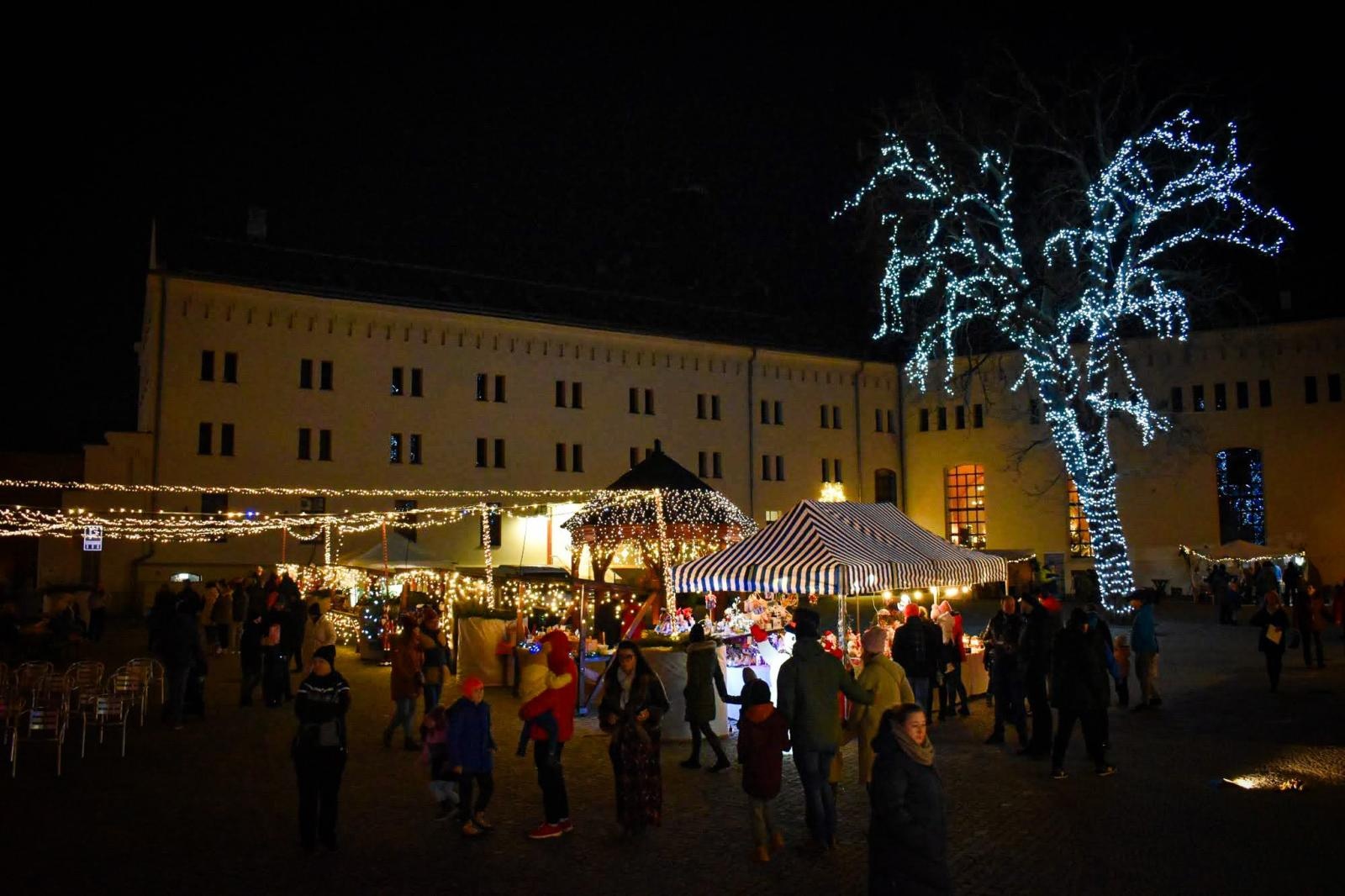 Zdjęcie w galerii na portalu naszraciborz.pl: Magia zamkowego jarmarku przyciągnęła tłumy [FOTO i WIDEO] wiadomości z regionu