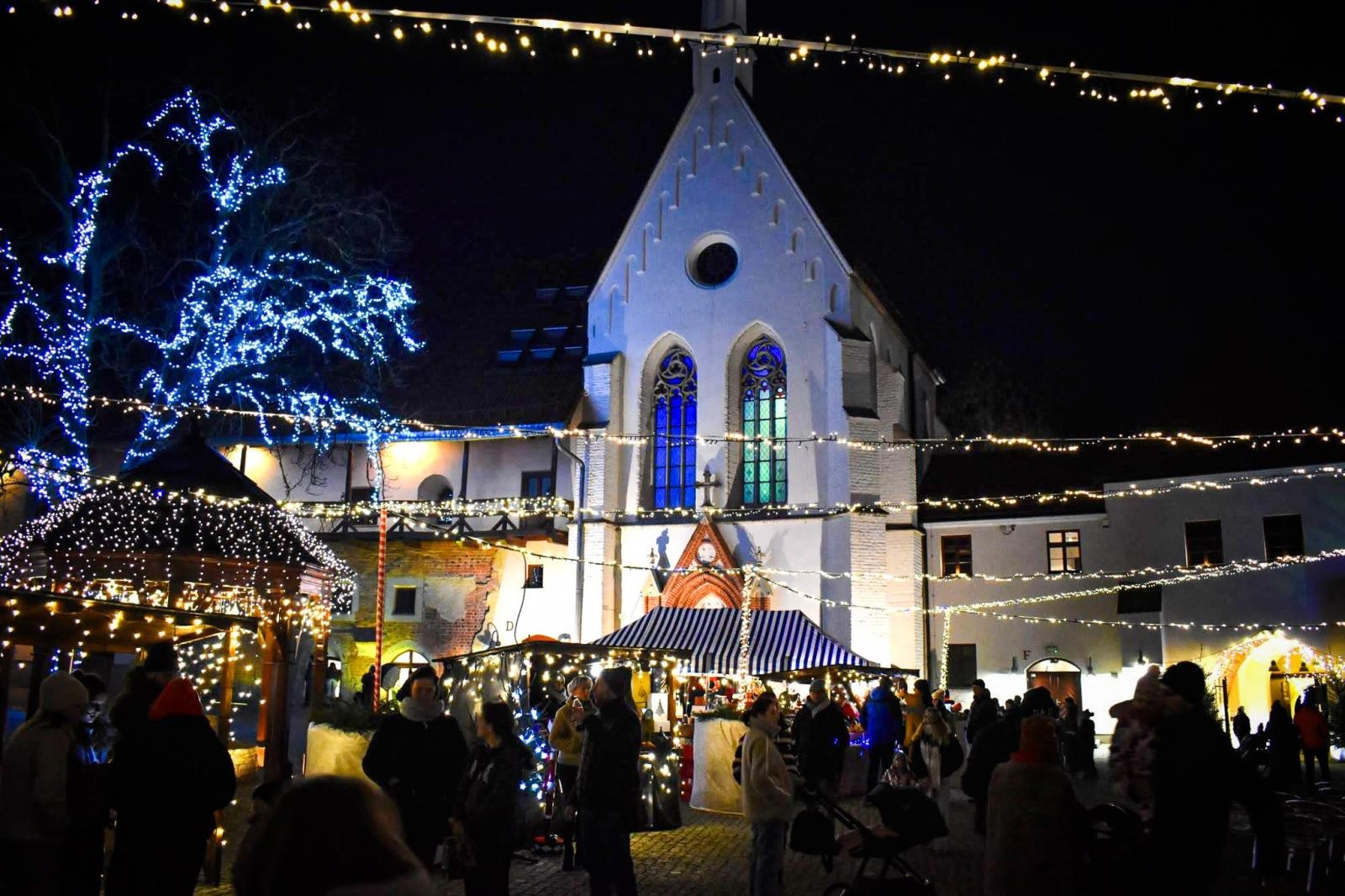 Zdjęcie w galerii na portalu naszraciborz.pl: Magia zamkowego jarmarku przyciągnęła tłumy [FOTO i WIDEO] wiadomości z regionu