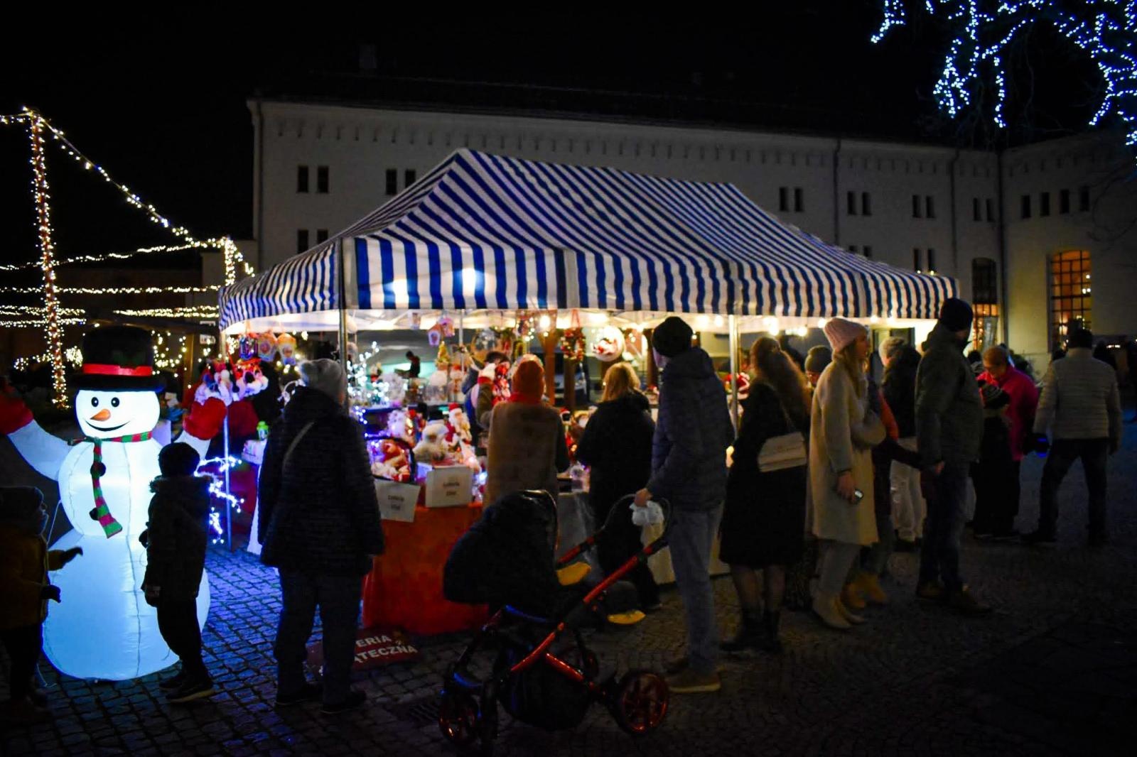 Zdjęcie w galerii na portalu naszraciborz.pl: Magia zamkowego jarmarku przyciągnęła tłumy [FOTO i WIDEO] wiadomości z regionu