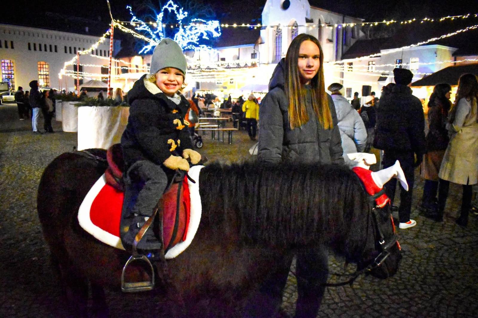 Zdjęcie w galerii na portalu naszraciborz.pl: Magia zamkowego jarmarku przyciągnęła tłumy [FOTO i WIDEO] wiadomości z regionu