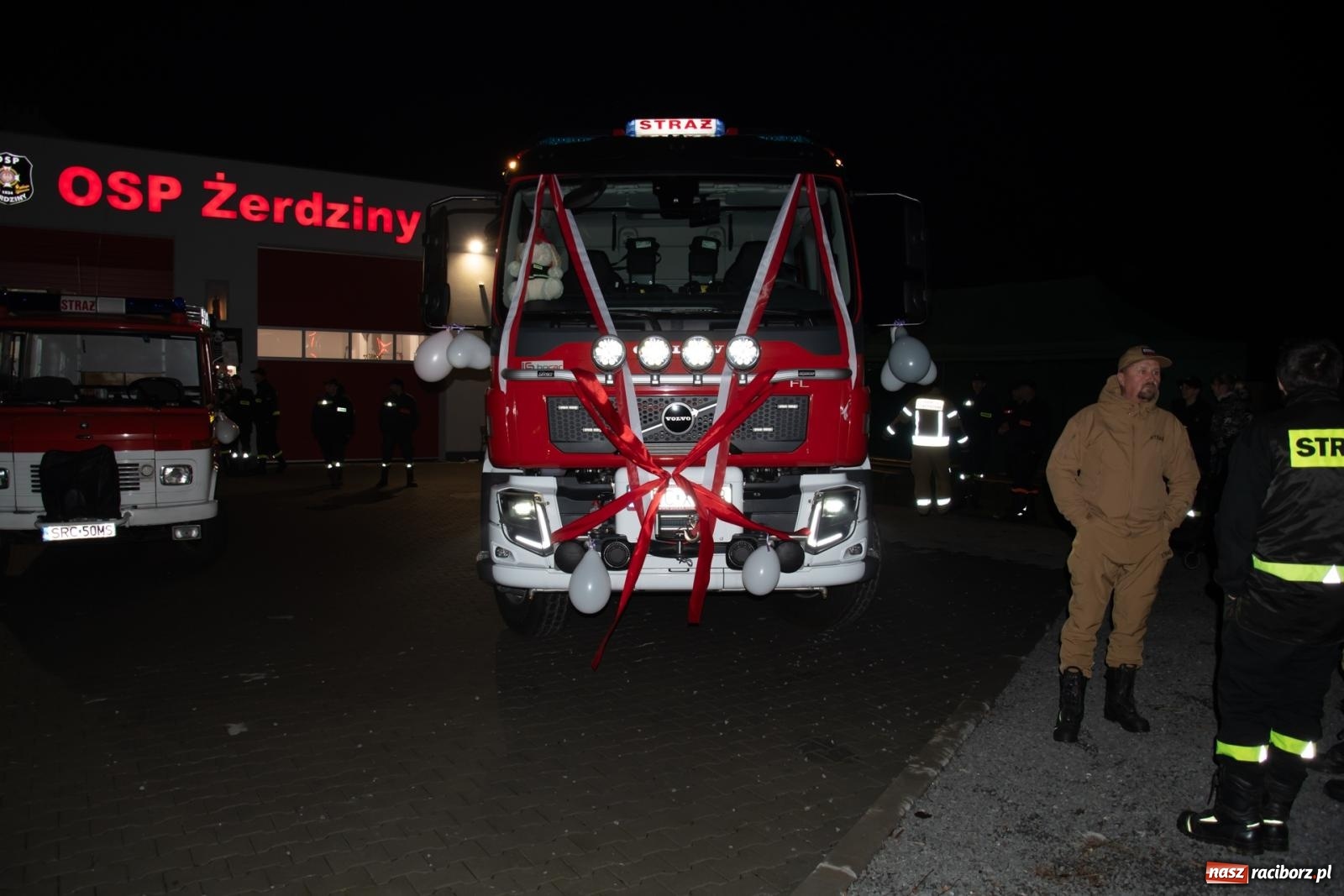 Zdjęcie w galerii na portalu naszraciborz.pl: Od przyczepy z pompą do nowego Volvo. Wielkie święto w OSP Żerdziny wiadomości z regionu