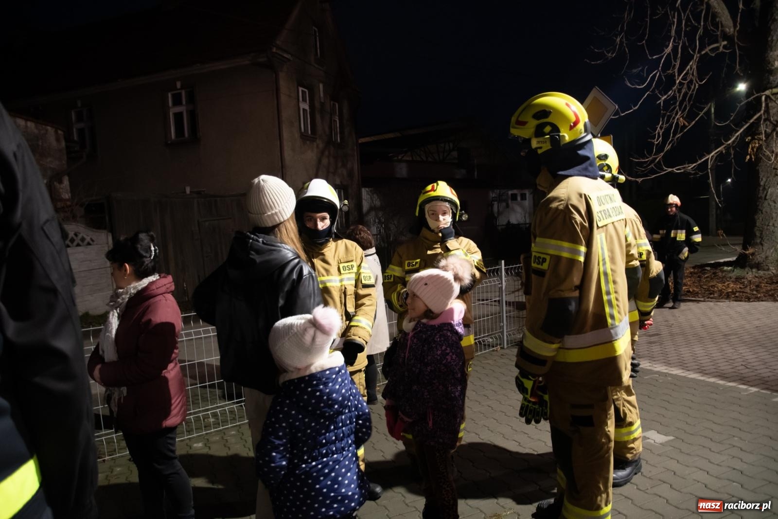 Zdjęcie w galerii na portalu naszraciborz.pl: Od przyczepy z pompą do nowego Volvo. Wielkie święto w OSP Żerdziny wiadomości z regionu