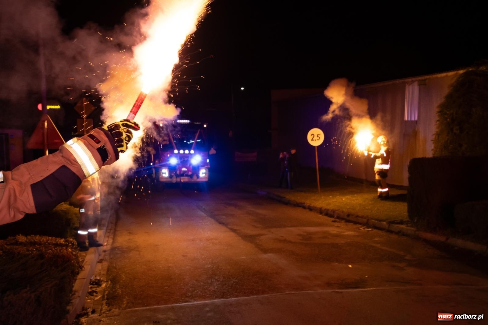 Zdjęcie w galerii na portalu naszraciborz.pl: Od przyczepy z pompą do nowego Volvo. Wielkie święto w OSP Żerdziny wiadomości z regionu